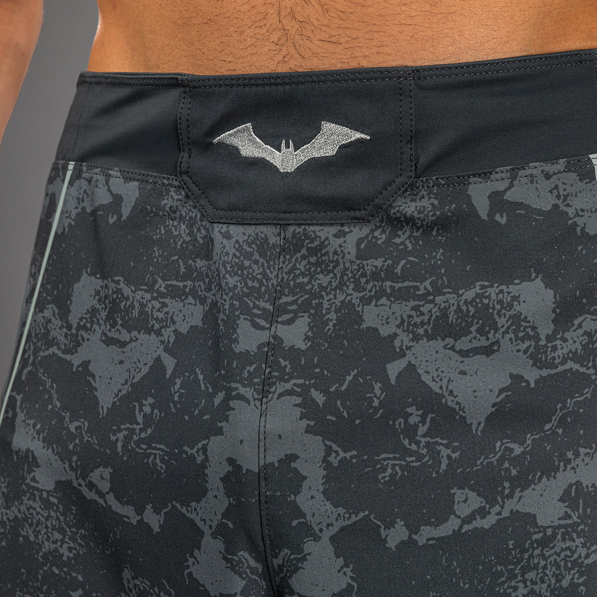 Venum x Batman Fightshorts - Gris