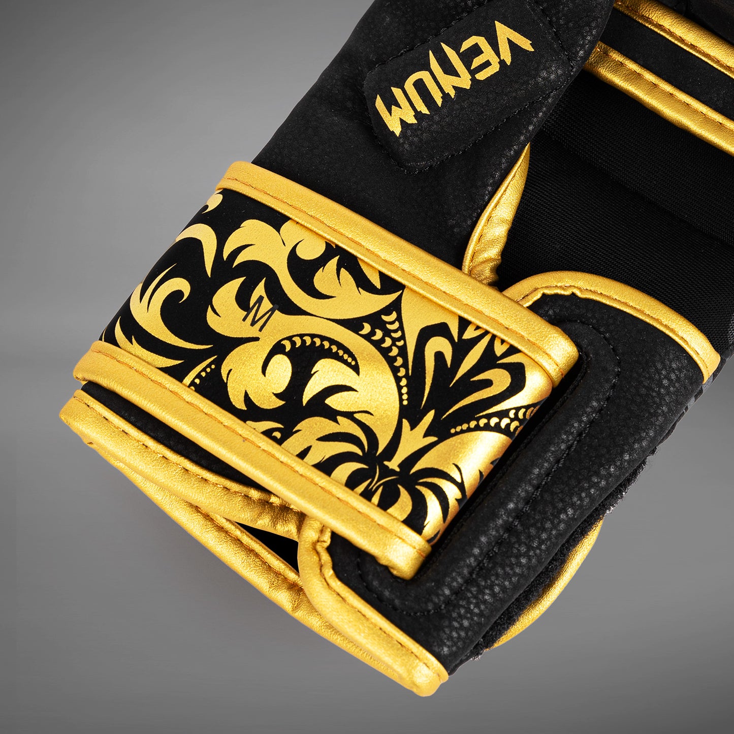 Venum x Topuria Unmatched Edition Guantes de Sparring MMA - Negro/Dorado