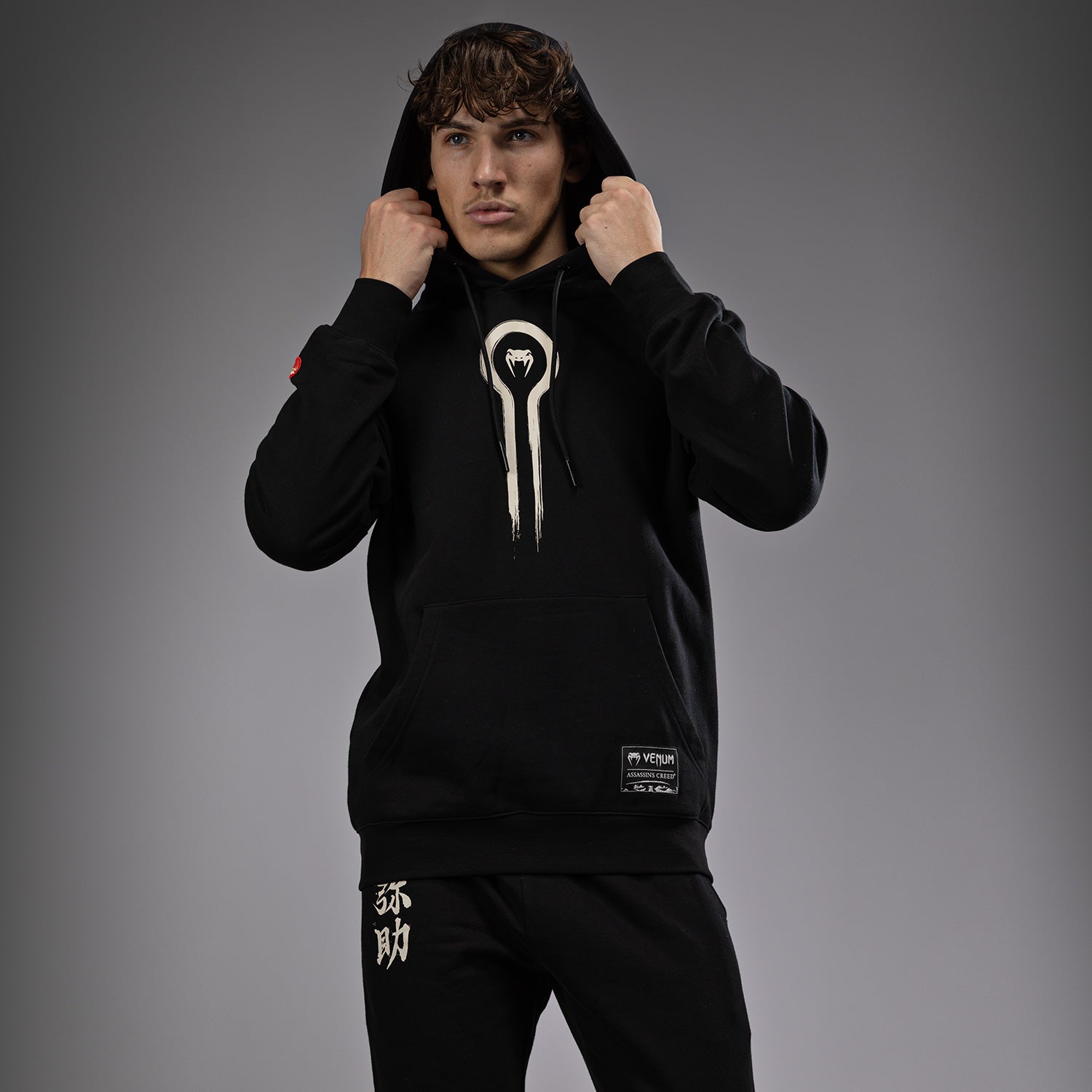 Venum x Assassin's Creed Shadows Sudadera con capucha Negra
