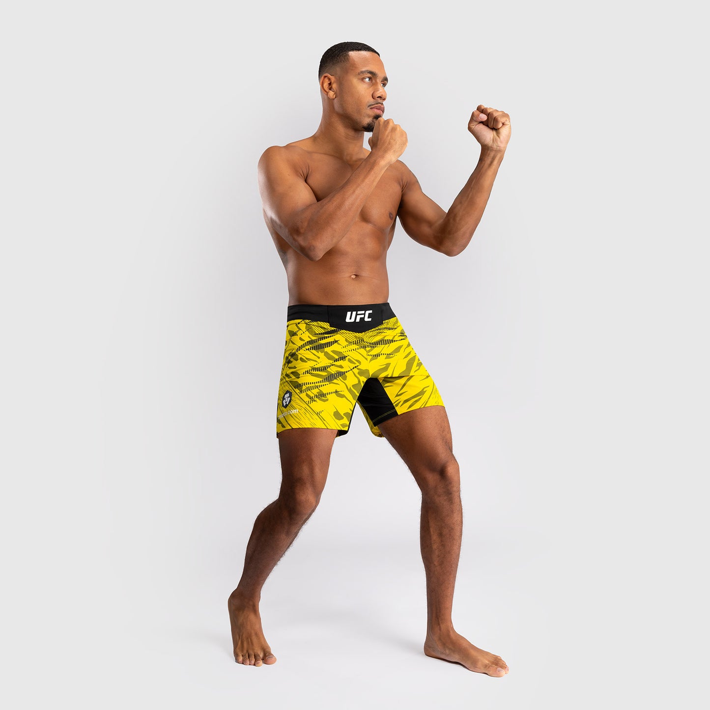 UFC Fusion by Venum Personalizados Authentic Fight Night Shorts de Lucha para Hombre - Ajuste Corto - Amarillo