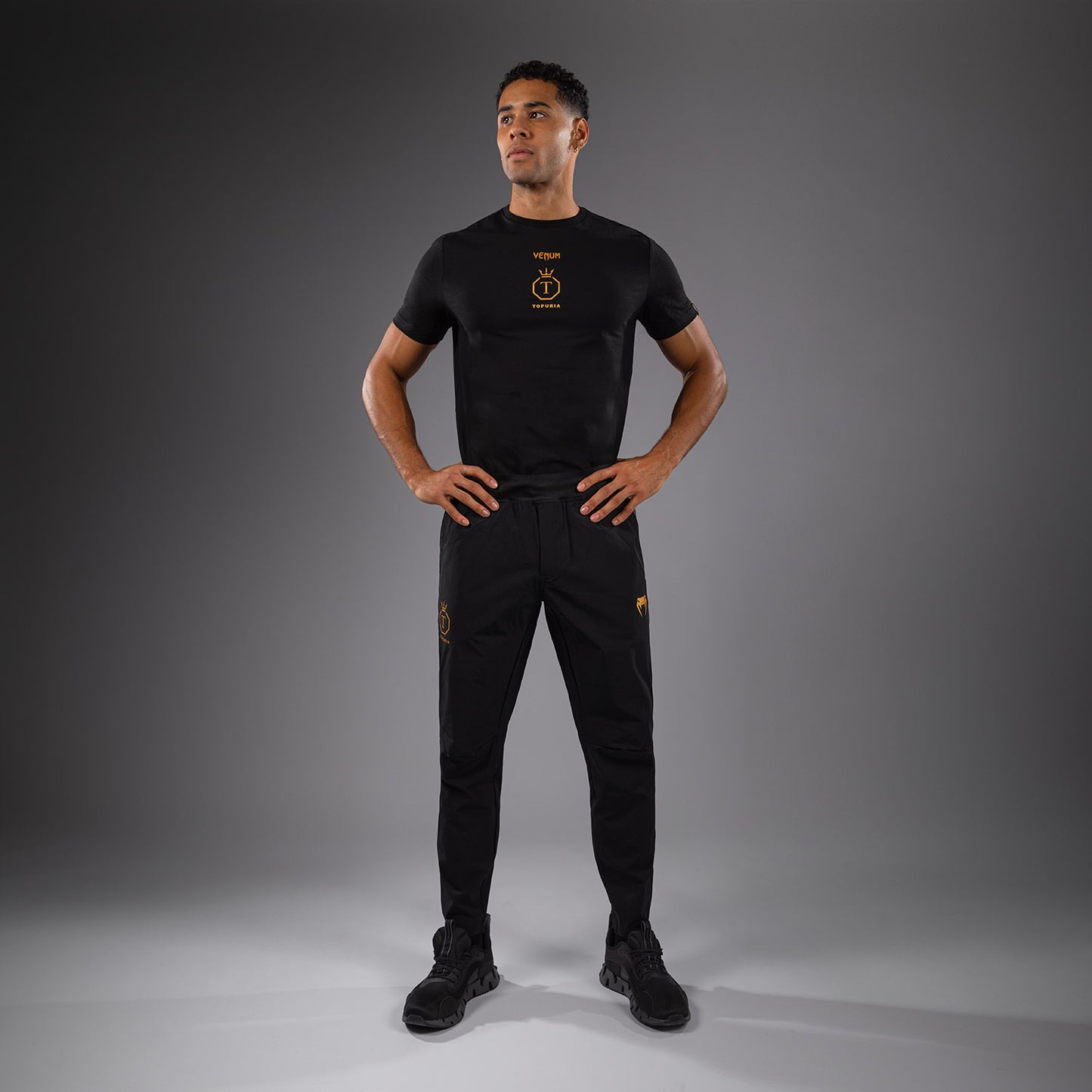 Venum x Topuria Unmatched Edition Pantalones de chándal - Negro/Dorado