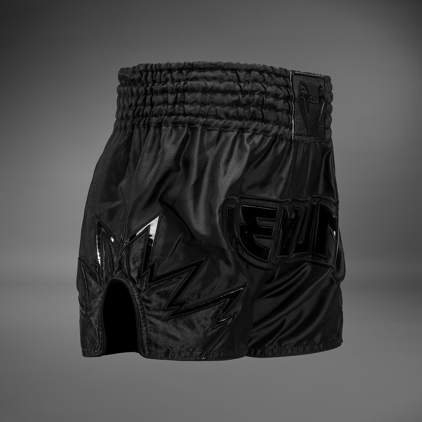 Pantalones cortos de Muay Thai Venum Inferno - Negro/Negro