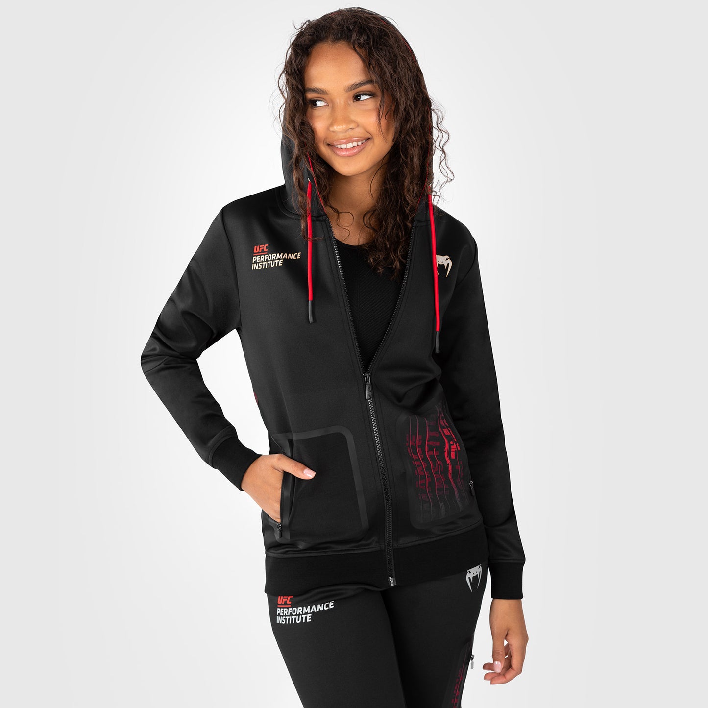 UFC Venum Performance Institute 2.0 Sudadera con Capucha para Mujer - Negro/Rojo