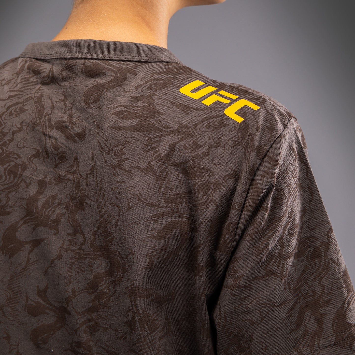 UFC Fusion by Venum Fight Week Camiseta de Manga Corta de Algodón para Mujer - Marrón tierra