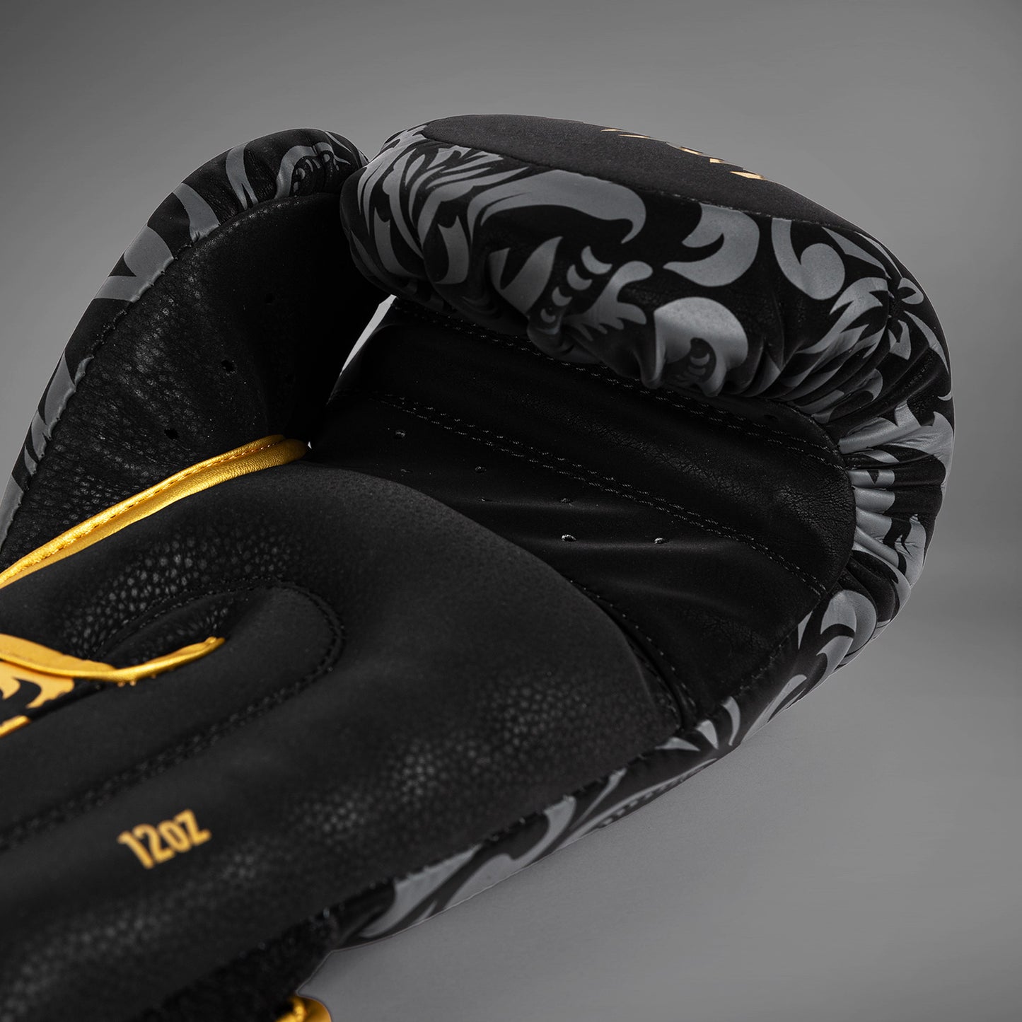 Venum x Topuria Unmatched Edition Guantes de Boxeo - Negro/Dorado