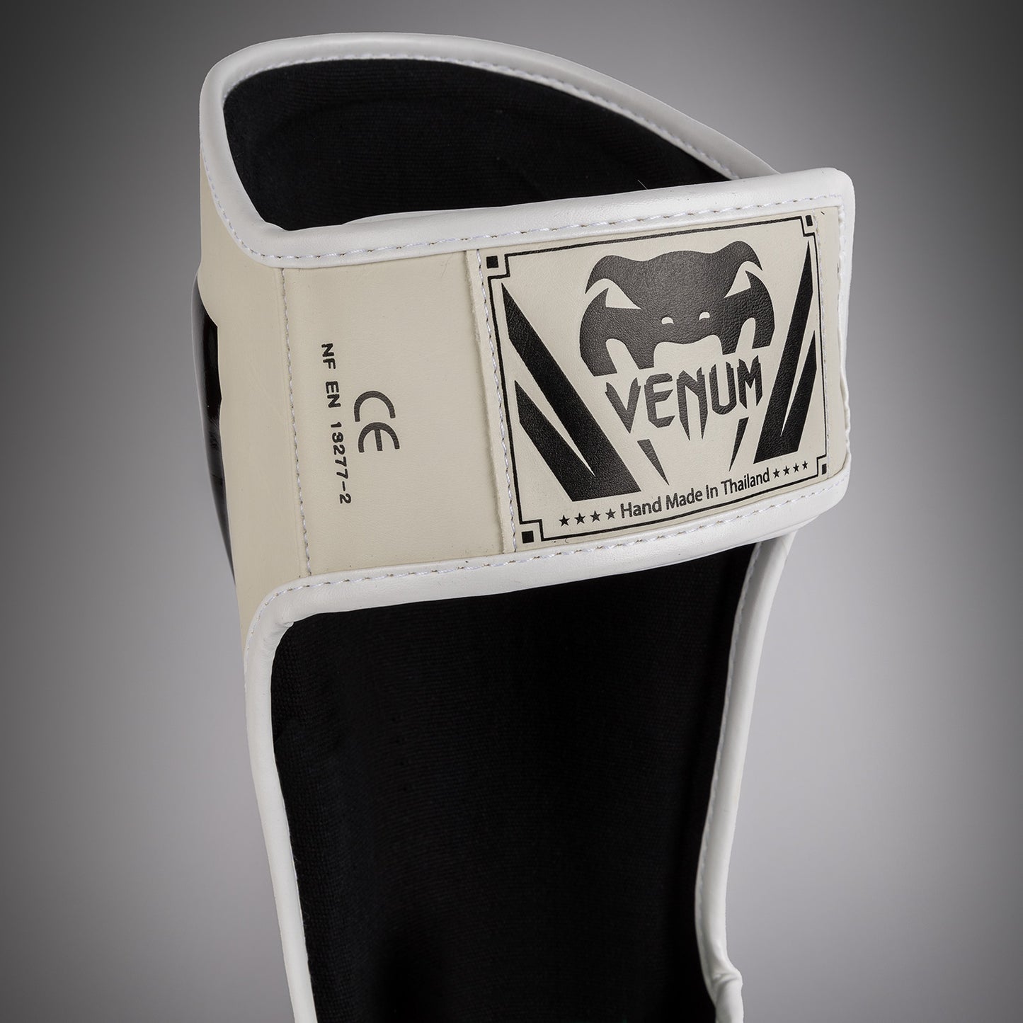 Venum Elite Espinerillas - Blanco/Negro