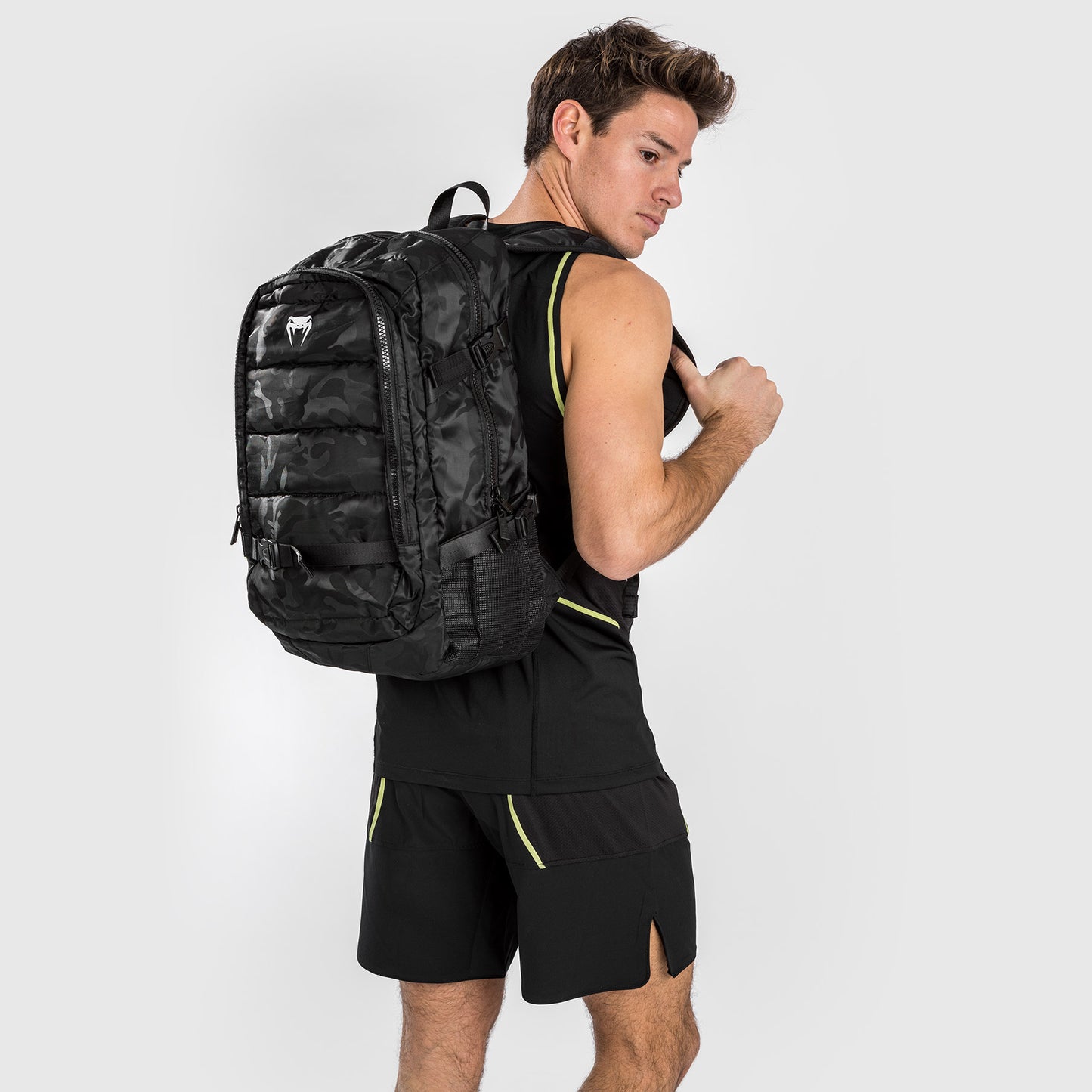Venum Challenger Pro Mochila (20-25L) – Negro/Camo Oscuro