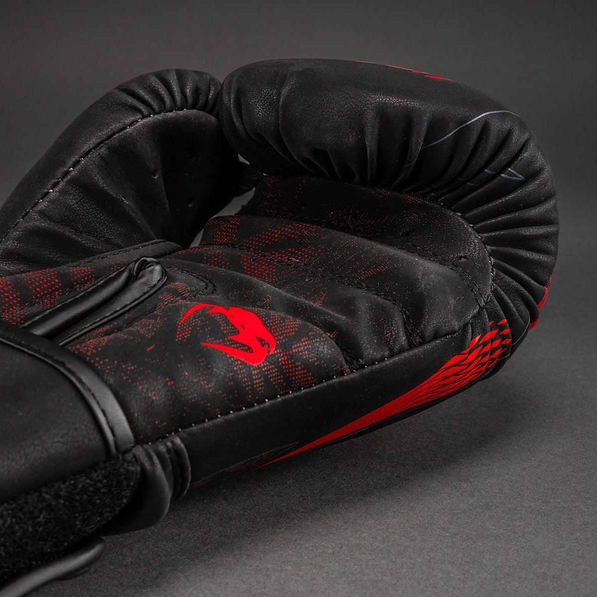Venum Impact Amazonia Reborn Guantes de boxeo Impact - Negro/Rojo