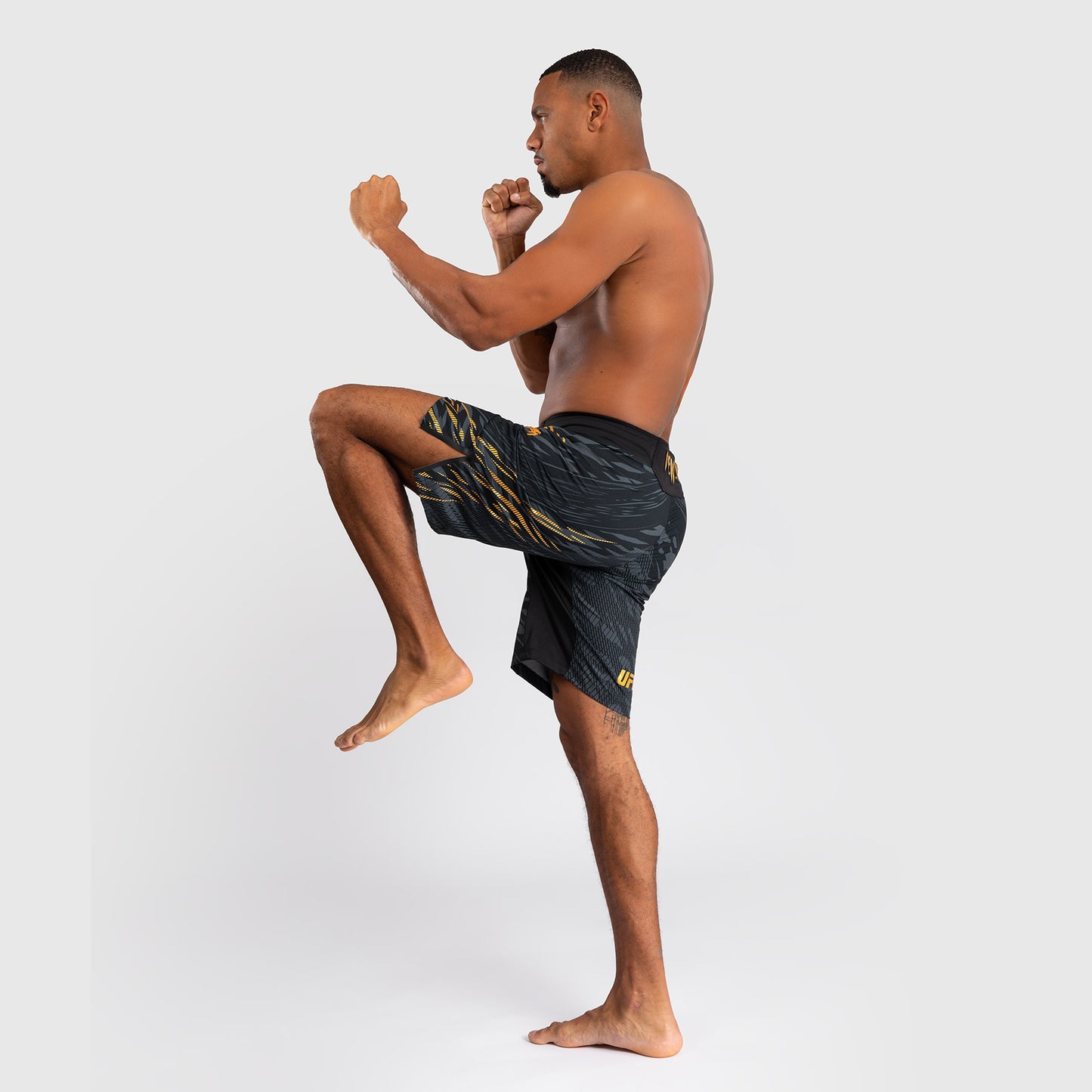 UFC Fusion by Venum Personalizados Authentic Fight Night Shorts de Lucha para Hombre - Ajuste Largo - Campeón