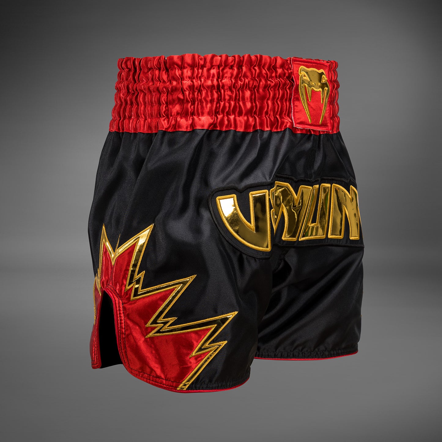 Venum Inferno Pantalones cortos de Muay Thai - Negro/Oro/Rojo