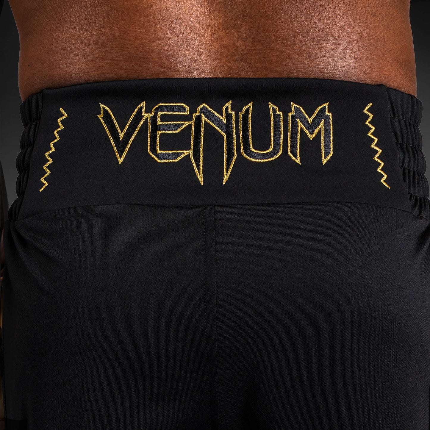 Venum Classic Boxing Shorts - Negro/Dorado