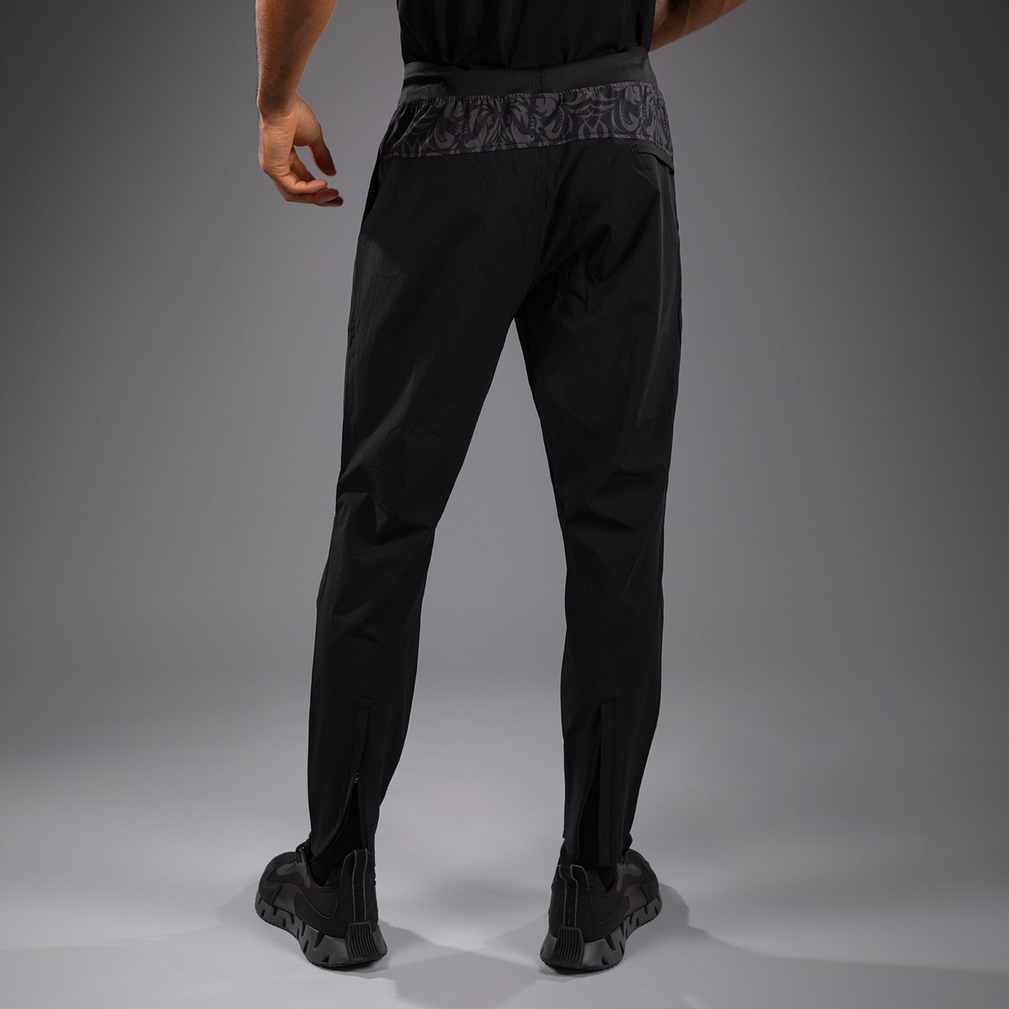 Venum x Topuria Unmatched Edition Pantalones de chándal - Negro/Dorado
