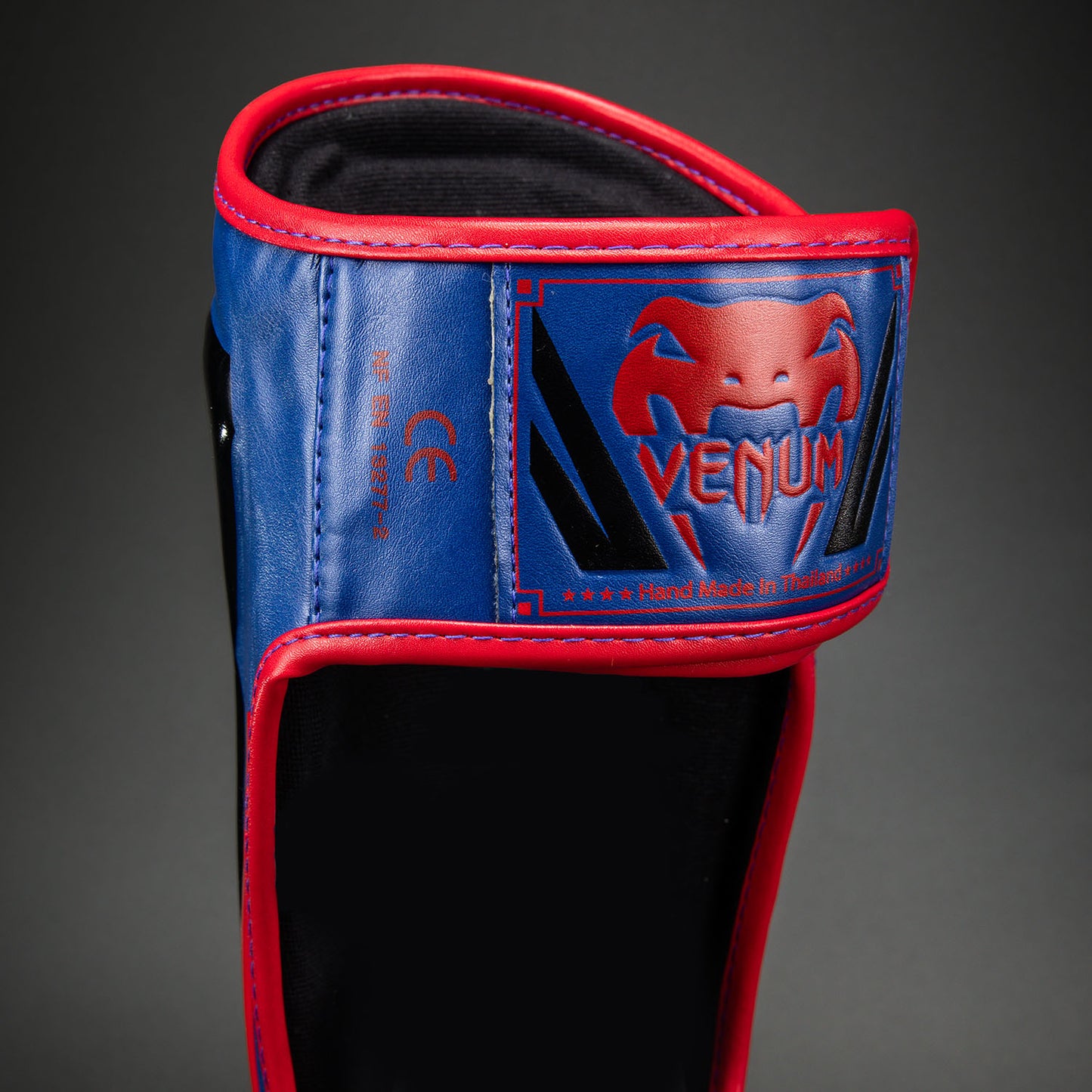 Venum Elite Protectores de Espinillas - Azul Oscuro/Rojo