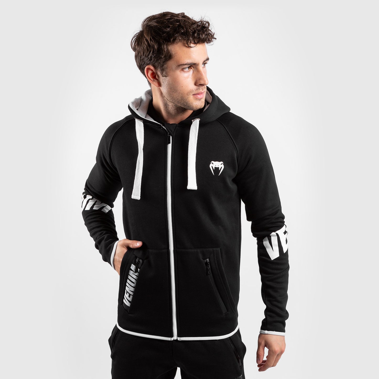 Sudadera Venum Contender 3.0 – Negro