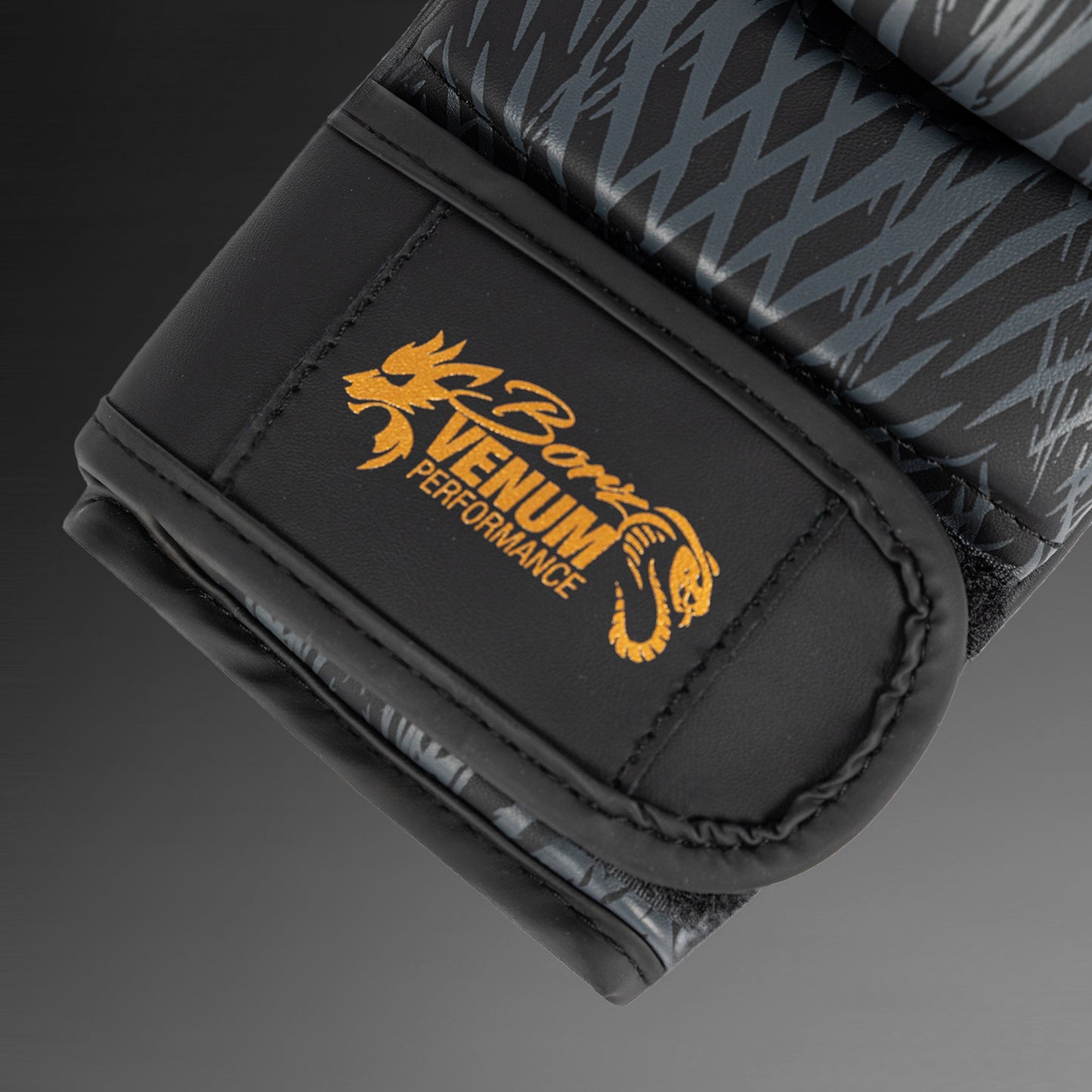 Venum x Chimaev Guantes de sparring - Negro/Dorado