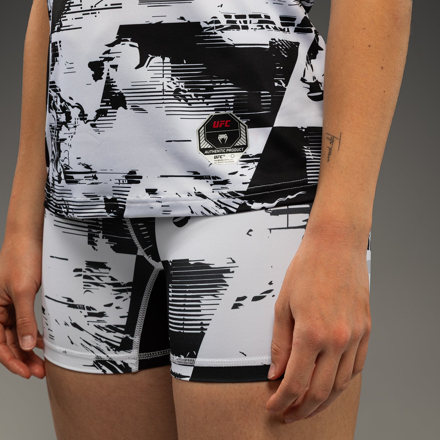 UFC Zenith by Venum Authentic Fight Week Camiseta de manga corta Performance Mujer - Blanco