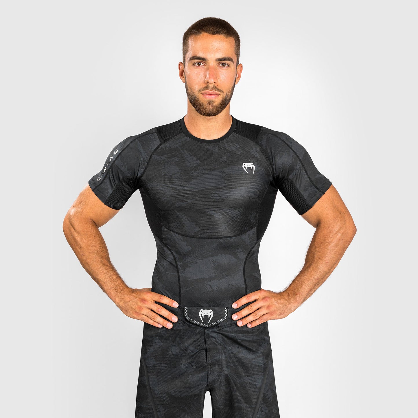 Rashguard Venum Electron 3.0 - Mangas Cortas - Negro