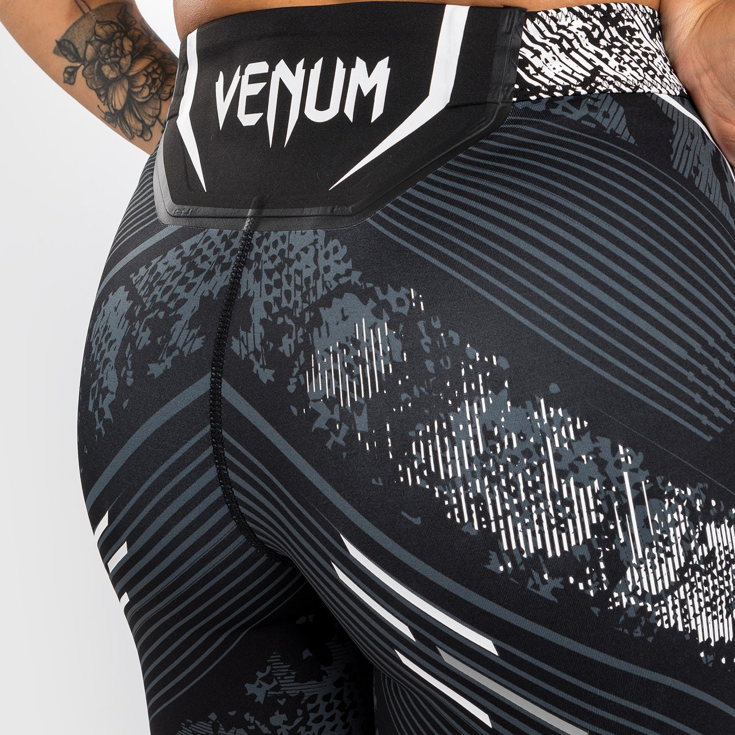 UFC Adrenaline by Venum Authentic Fight Night Short Vale Tudo Mujer - Corte Largo - Negro