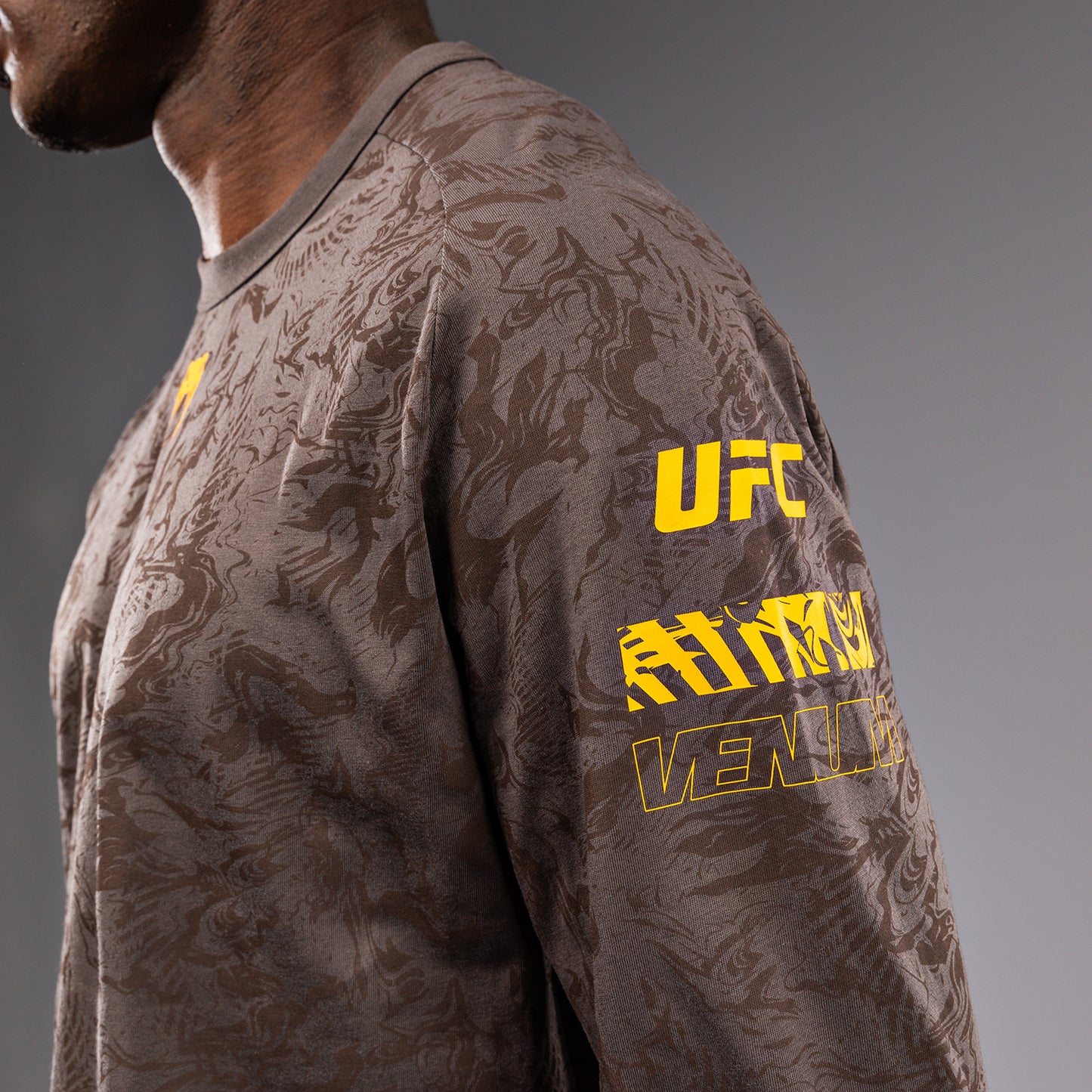 UFC Fusion by Venum Fight Week Camiseta de Manga Larga para Hombre - Marrón tierra