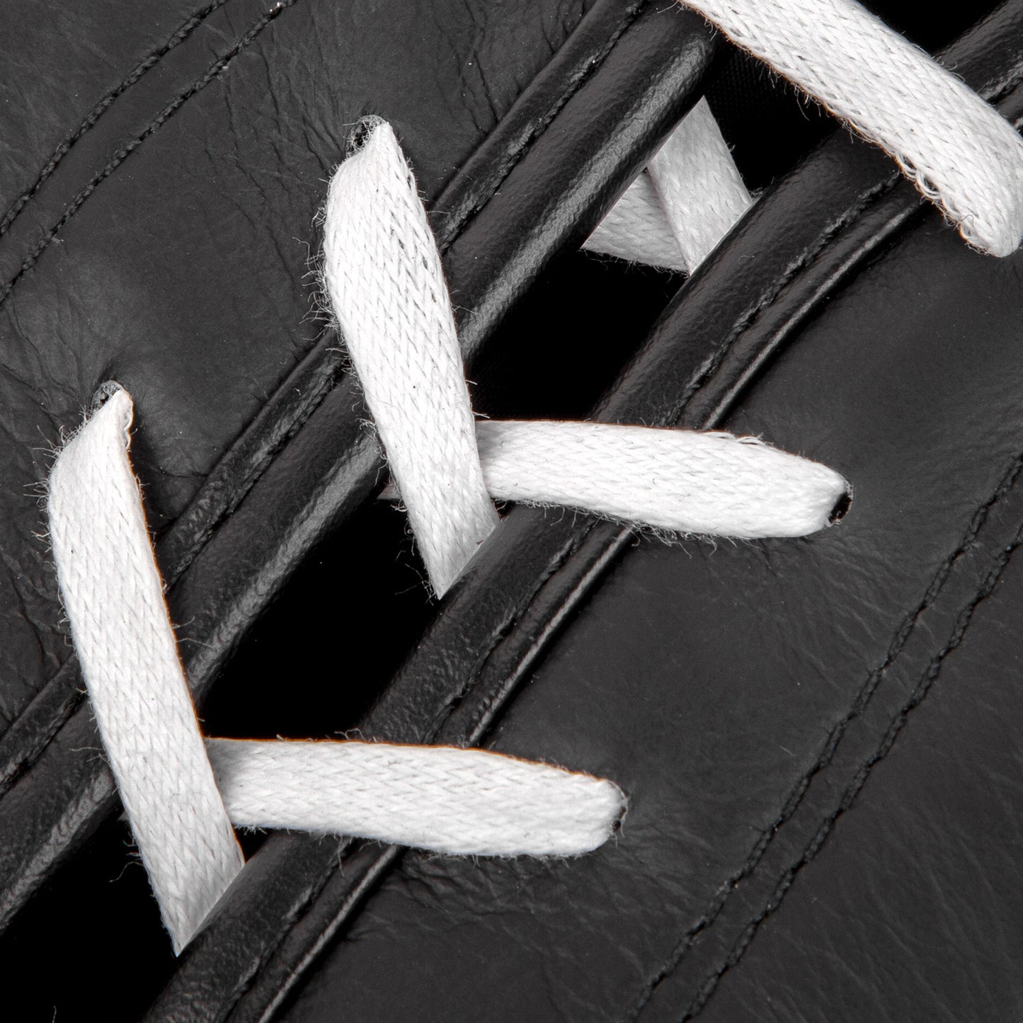 Guantes de boxeo profesionales Venum Hammer con cordones - Negro/Blanco