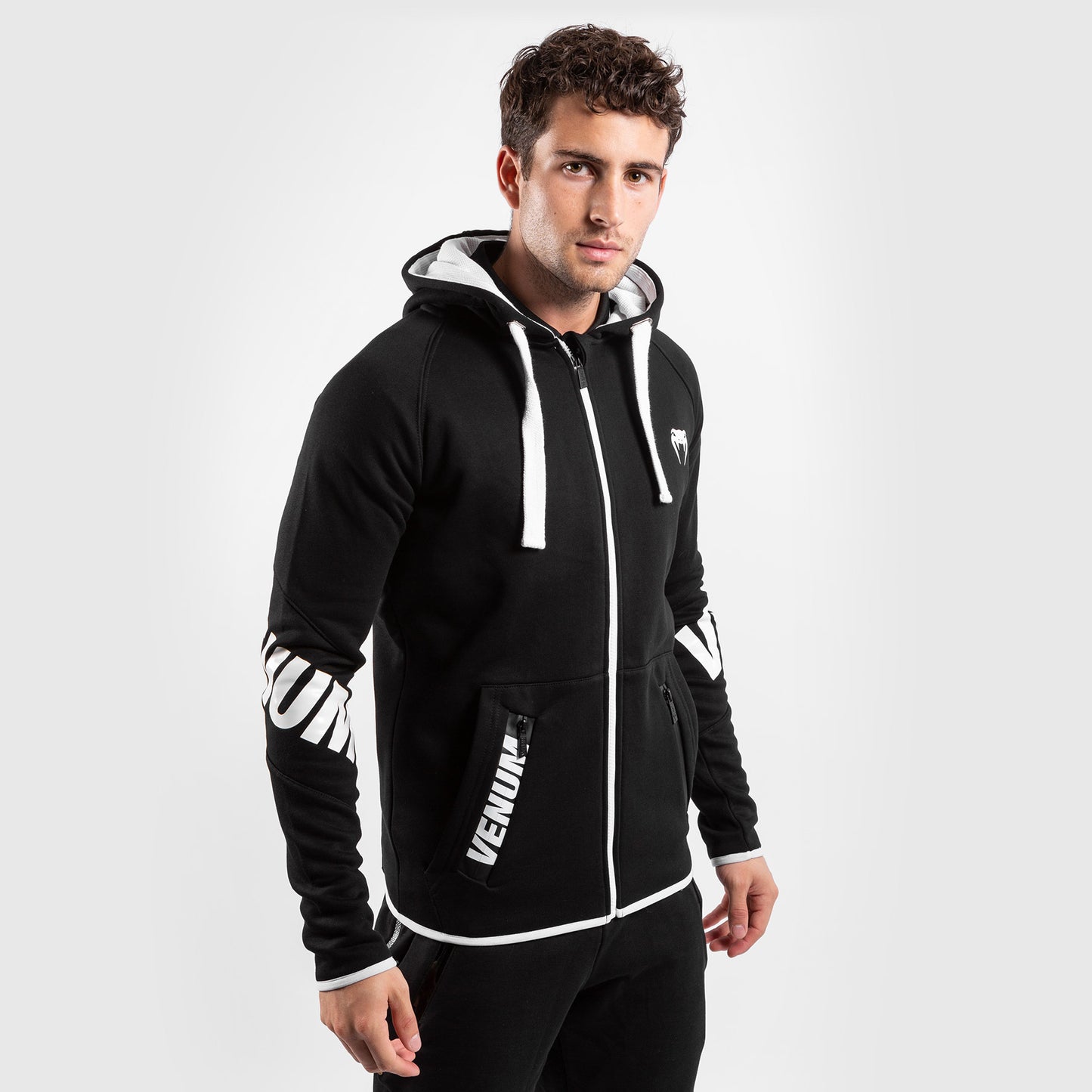 Sudadera Venum Contender 3.0 – Negro
