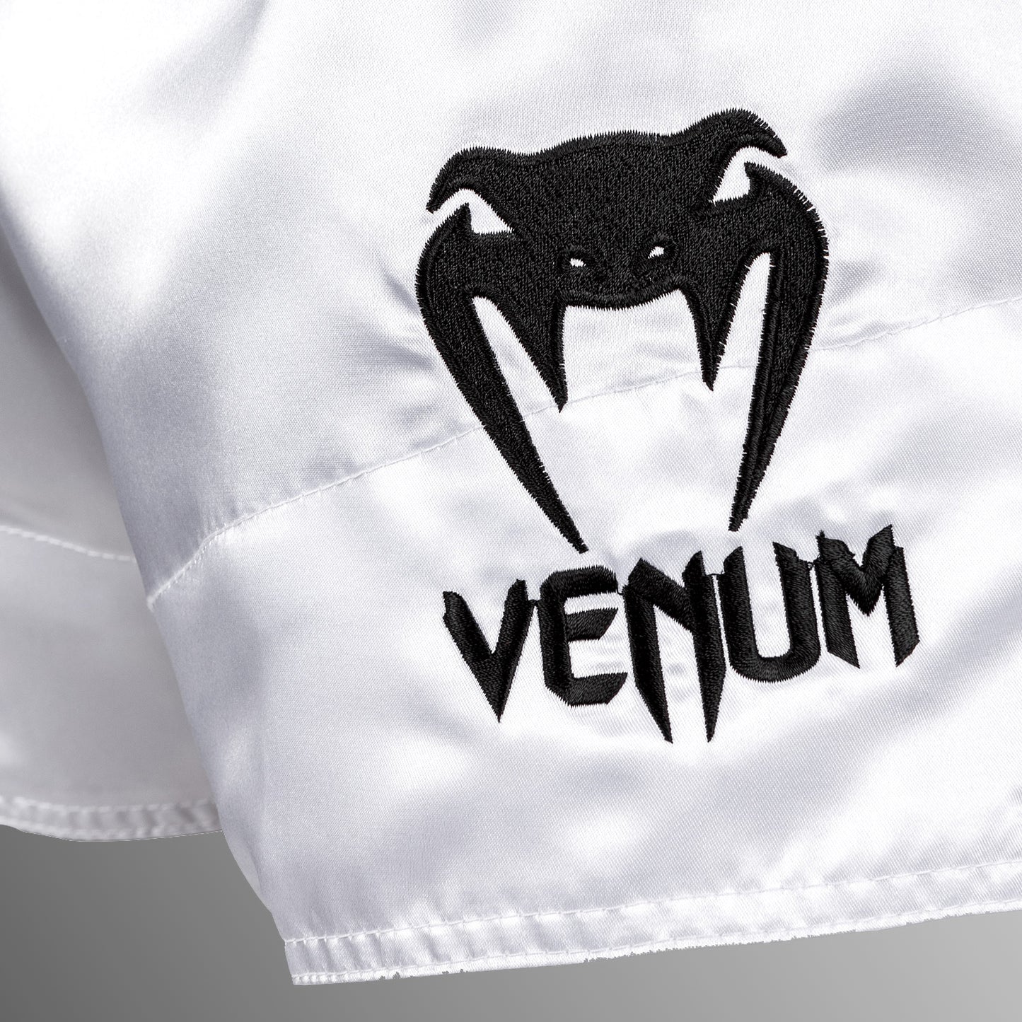 Pantalones Cortos de Muay Thai Venum Classic - Blanco/Negro