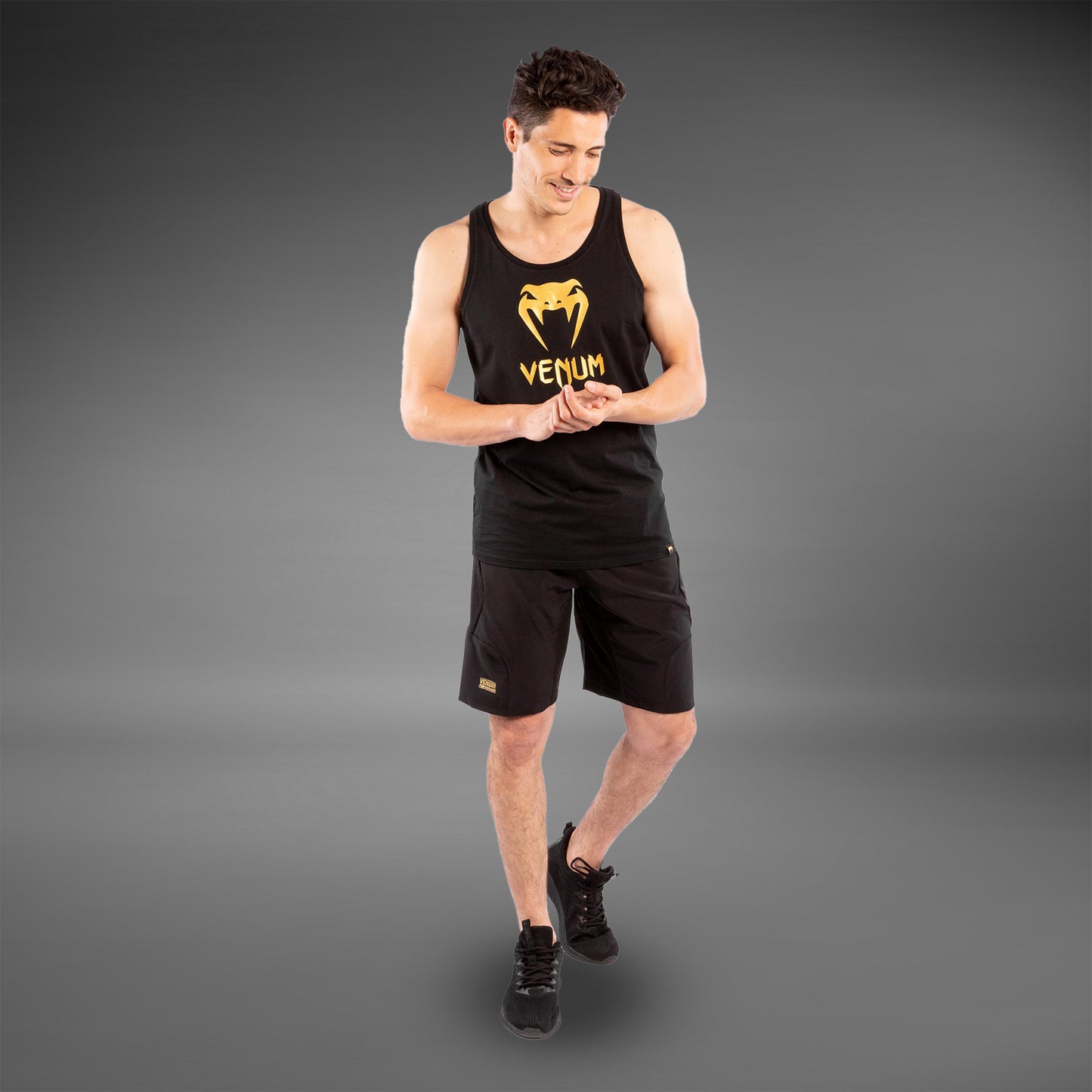 Camiseta sin mangas Venum Classic - Negro/Dorado