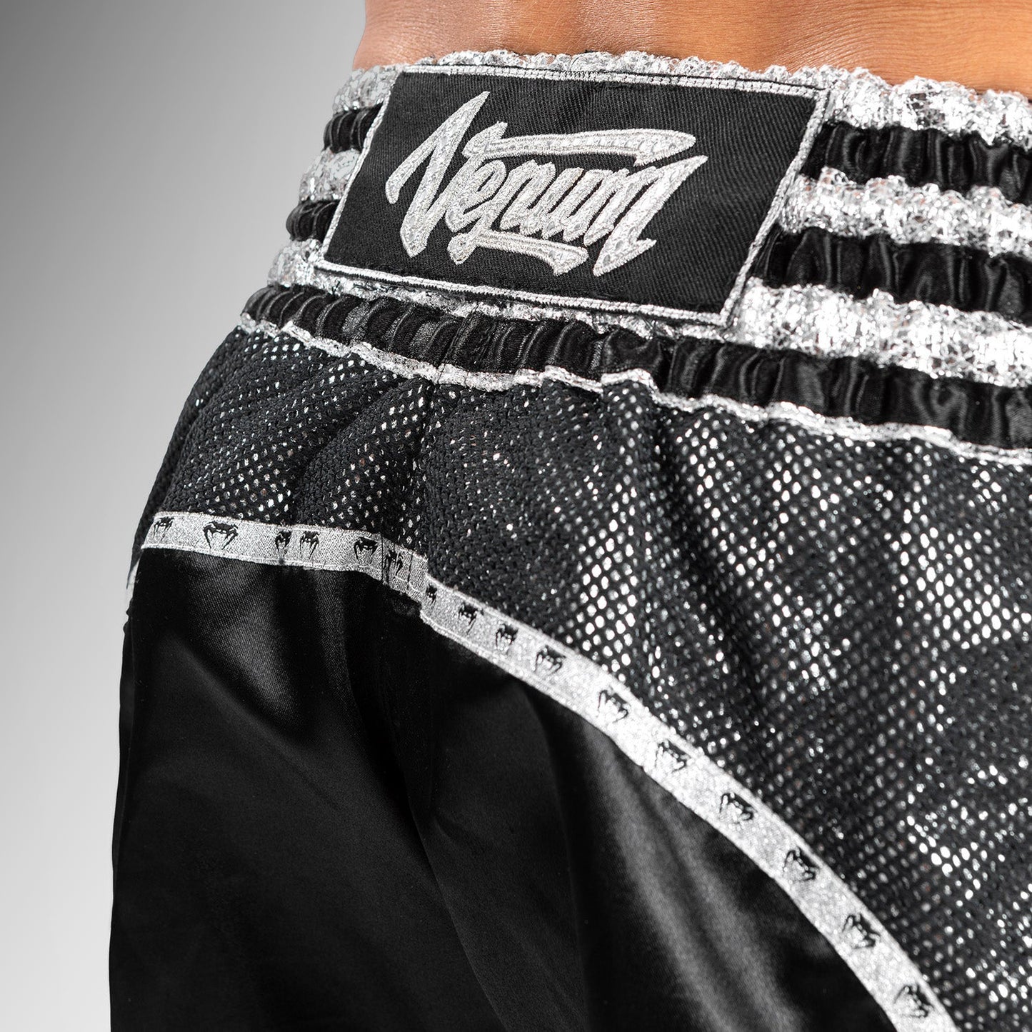 Pantalones Cortos Muay Thai Venum Absolute 2.0 - Negro/Plata