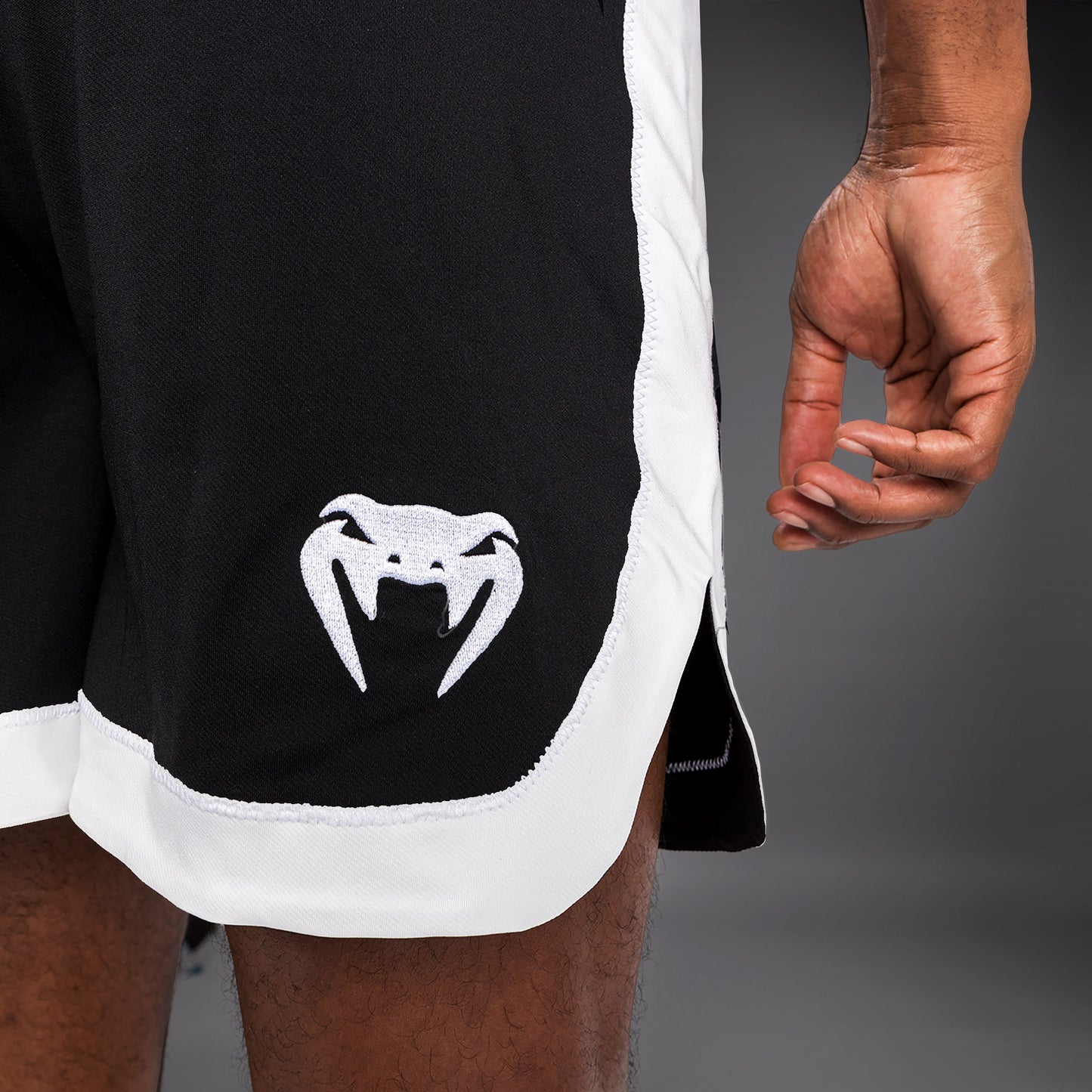 Venum Classic Boxing Shorts - Negro/Blanco
