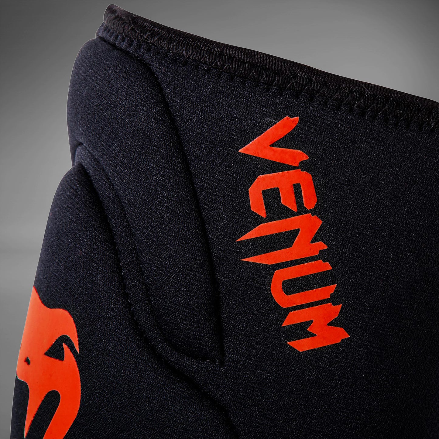 Venum Kontact Rodilleras - Par - Negro/Rojo