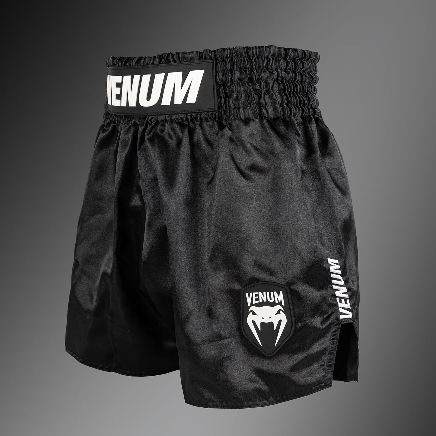 Venum Classic Evo Pantalón corto de Muay Thai - Negro/Blanco