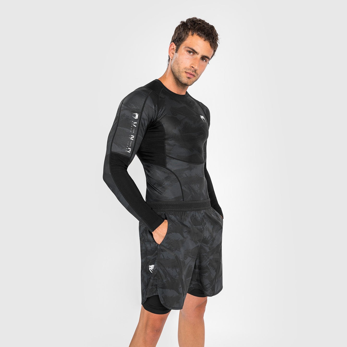 Rashguard Venum Electron 3.0 - Mangas Largas - Negro