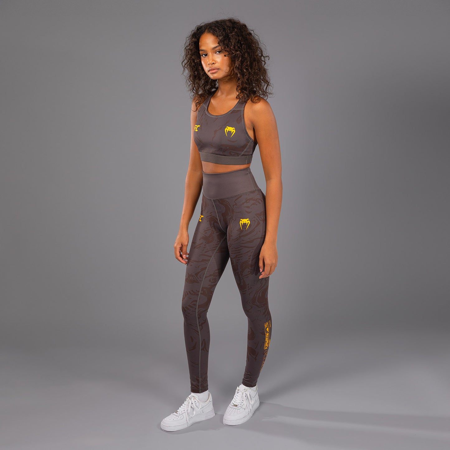 UFC Fusion by Venum Fight Week Leggings de Rendimiento para Mujer - Marrón tierra
