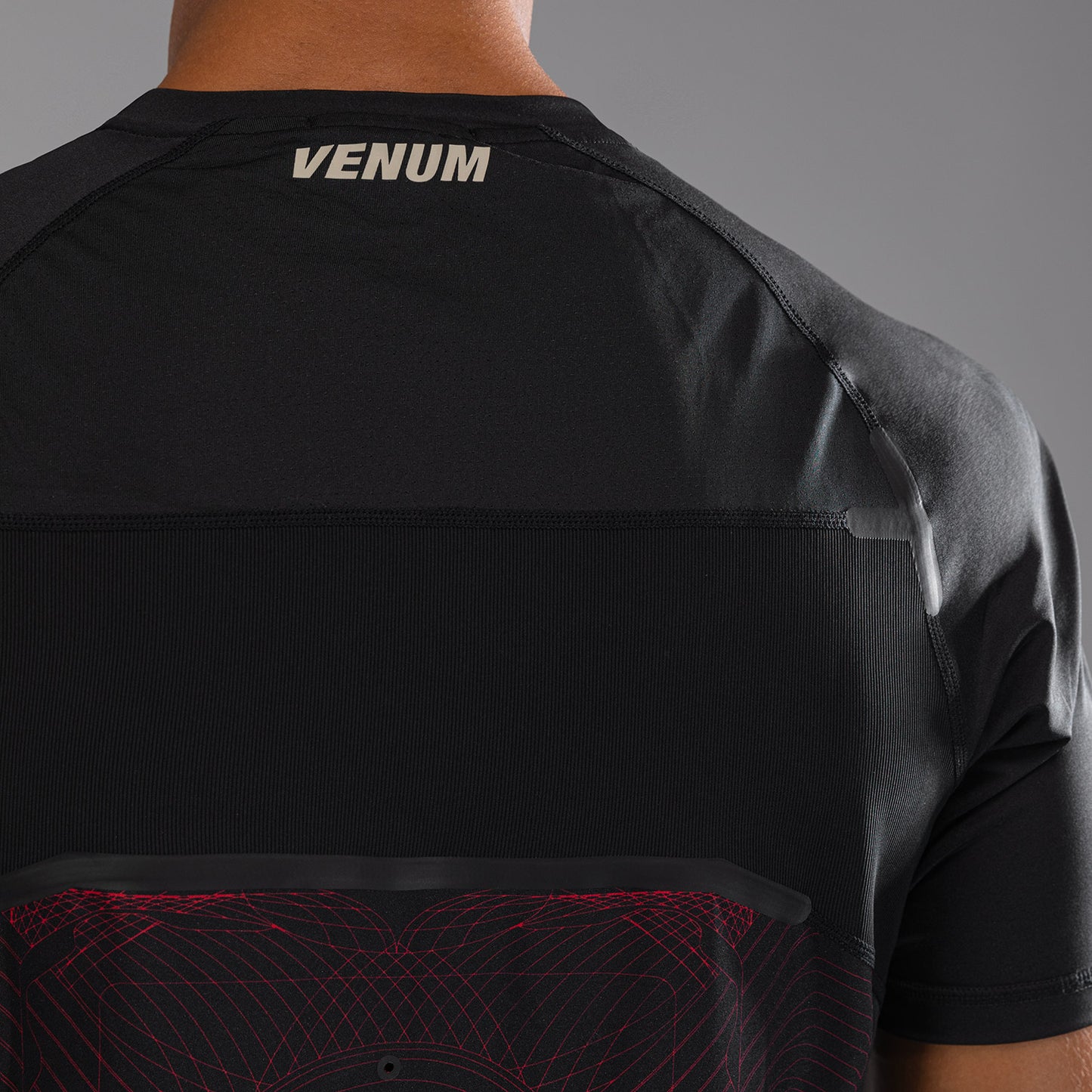 Venum G-Fit Air Camiseta Dry-Tech para Hombre - Negro Profundo / Rojo Fuego