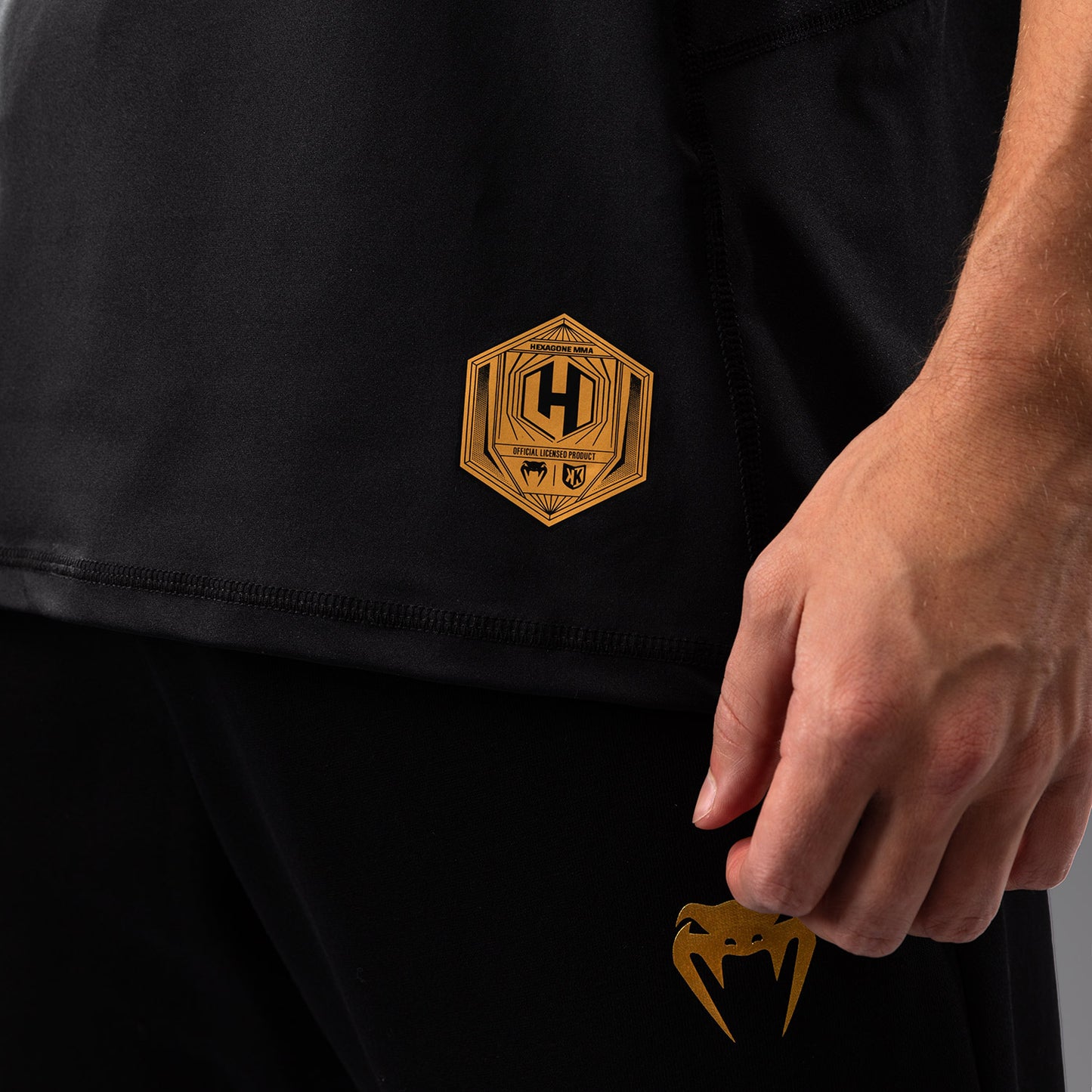 FK x Venum Hexagone MMA Camiseta - Negra/Oro