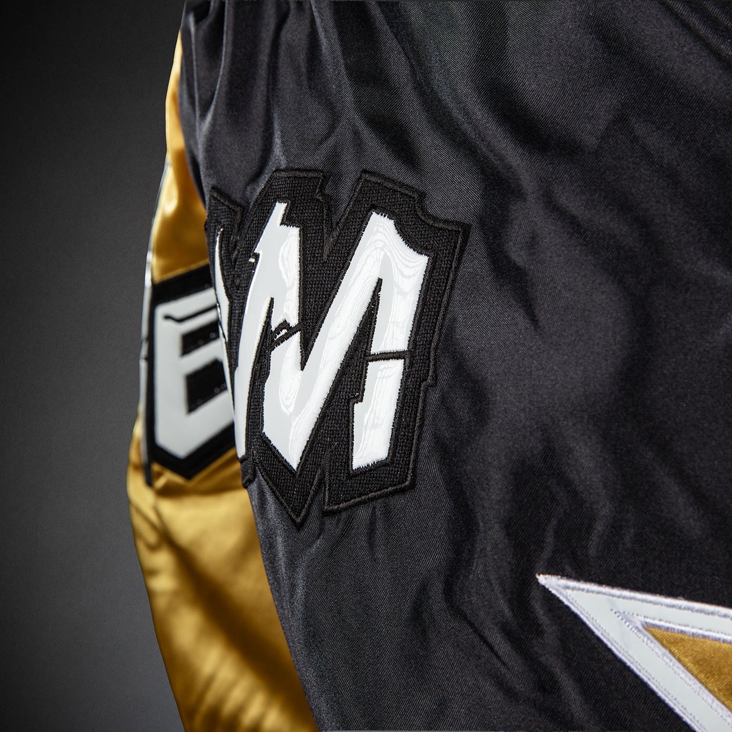 Venum Inferno 2.0 Pantalones Cortos de Muay Thai - Negro/Oro