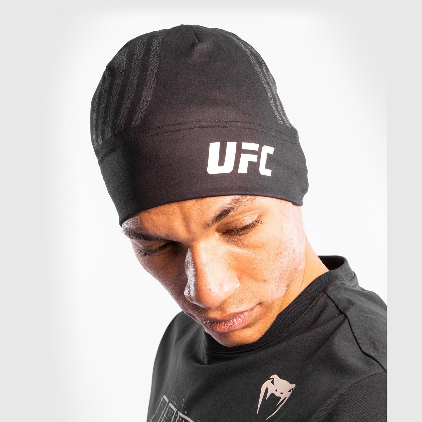 UFC Venum Authentic Fight Night Gorro Unisex – Negro