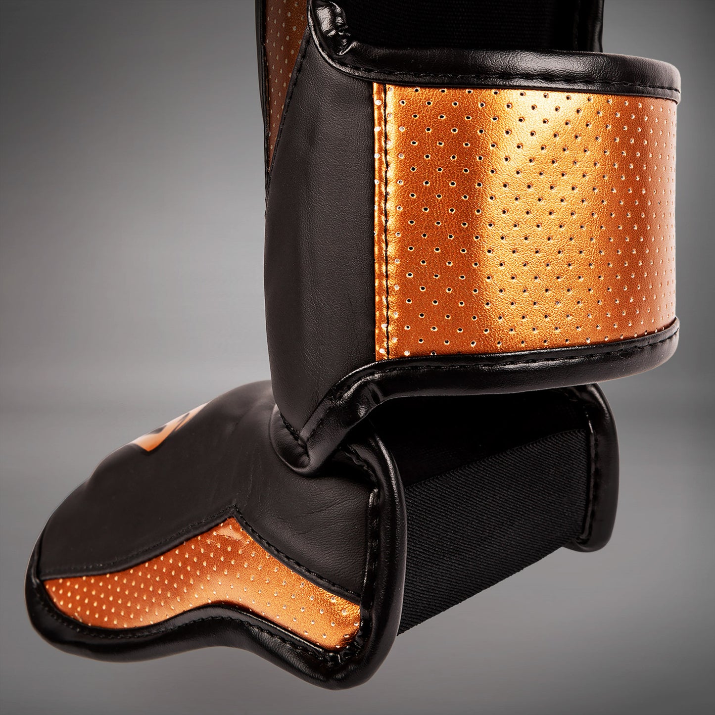 Espinilleras Venum Elite Evo - Negro/Bronce
