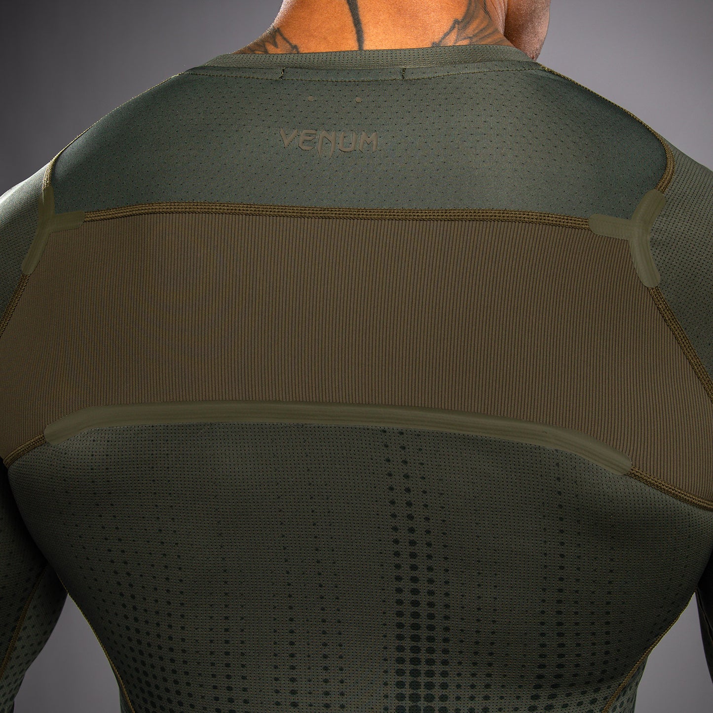 Venum Stealth Rashguard Manga Larga – Caqui/Verde Oscuro