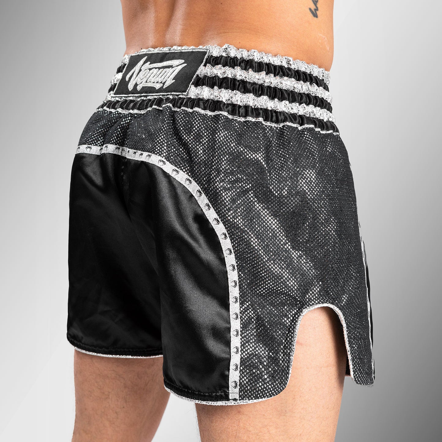 Pantalones Cortos Muay Thai Venum Absolute 2.0 - Negro/Plata