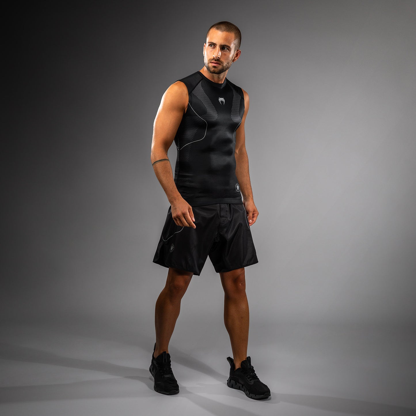 Venum Nexus Rashguard Sin Mangas – Negro/Plata