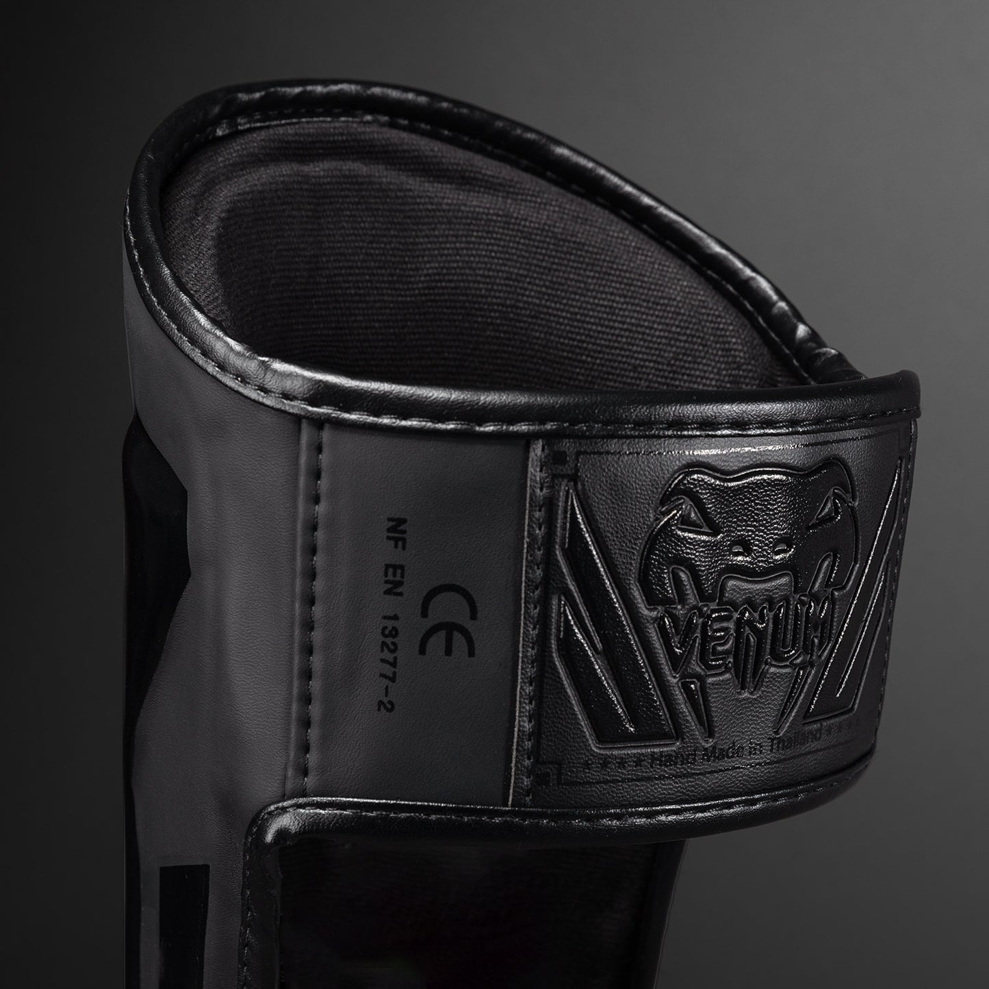 Espinilleras Venum Elite Standup - Negro Mate/Negro