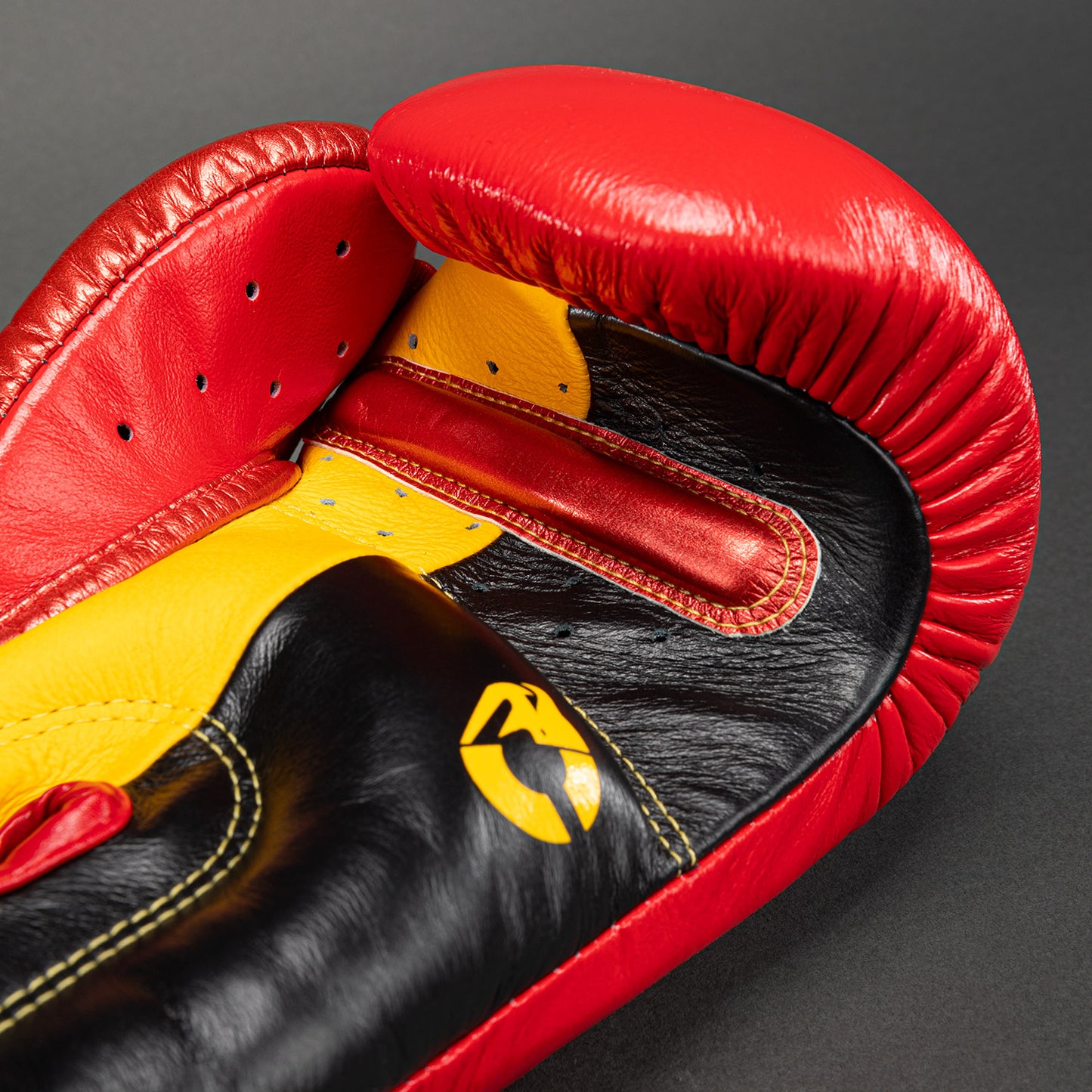 Guantes de Boxeo Venum Giant 3.0 - Rojo/Amarillo/Oro