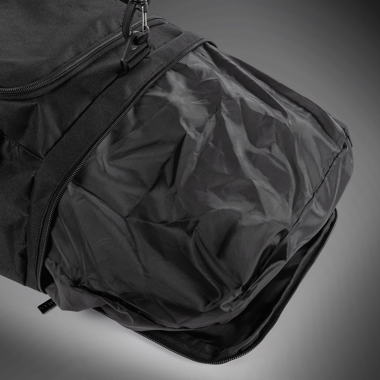 Venum Essential Bolsa de Deporte (61L) – Negro
