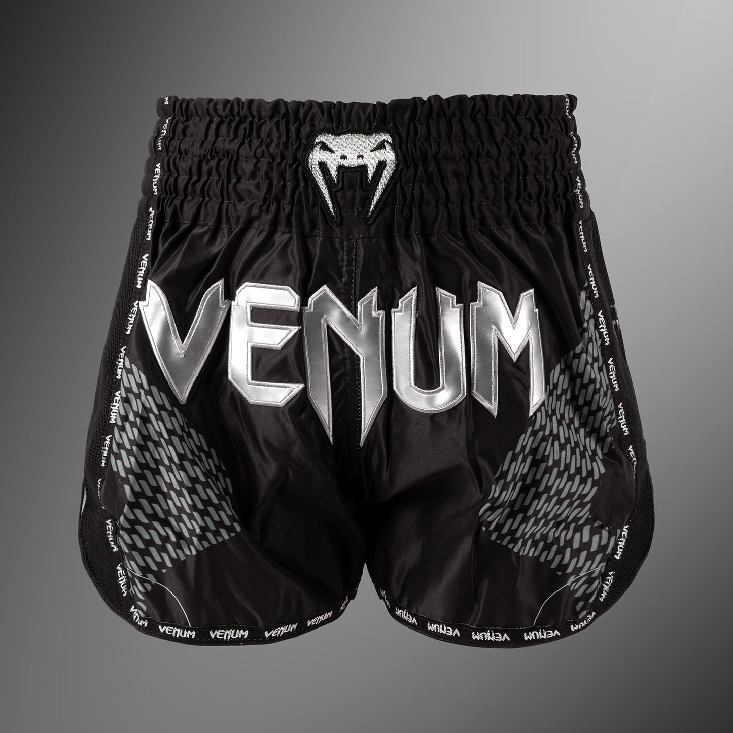 Venum Nexus Pantalones Cortos de Muay Thai – Negro/Plata