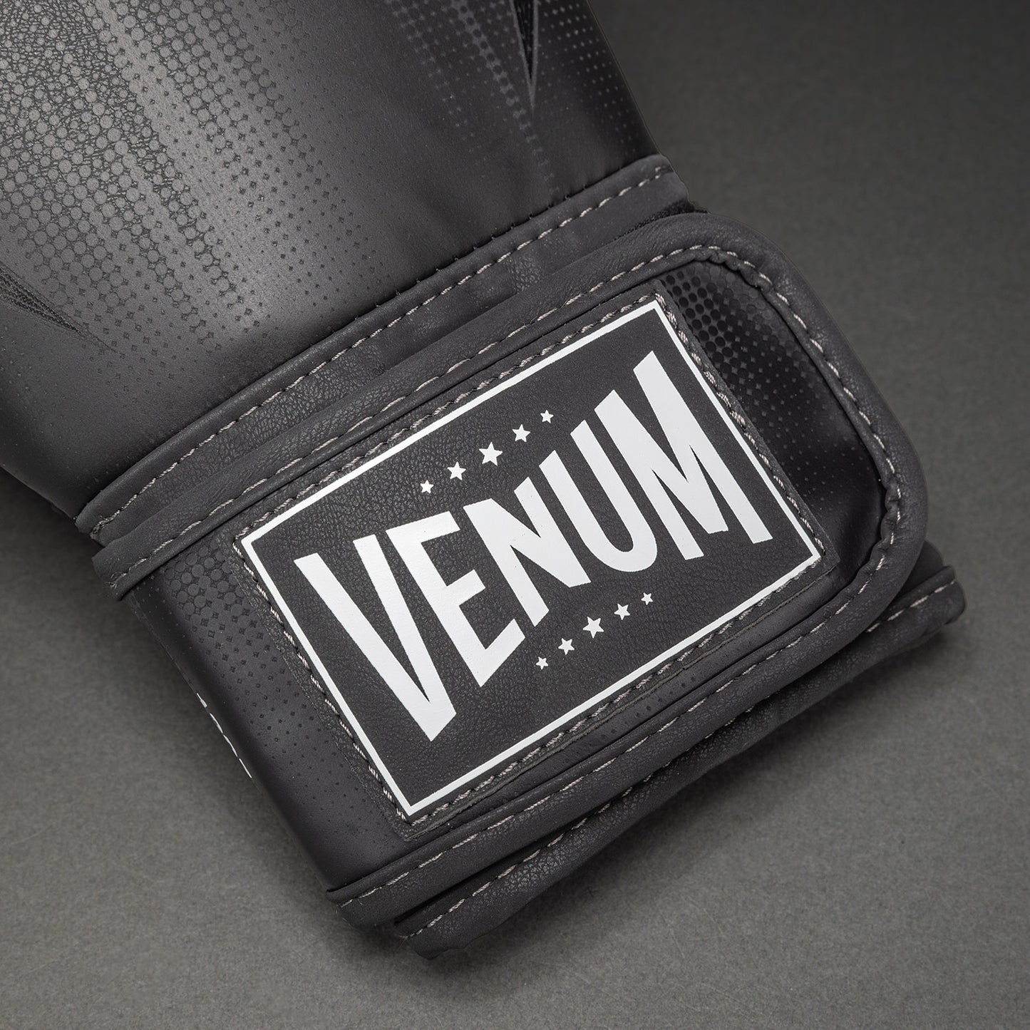 Venum Stealth Guantes de Boxeo – Negro/Blanco