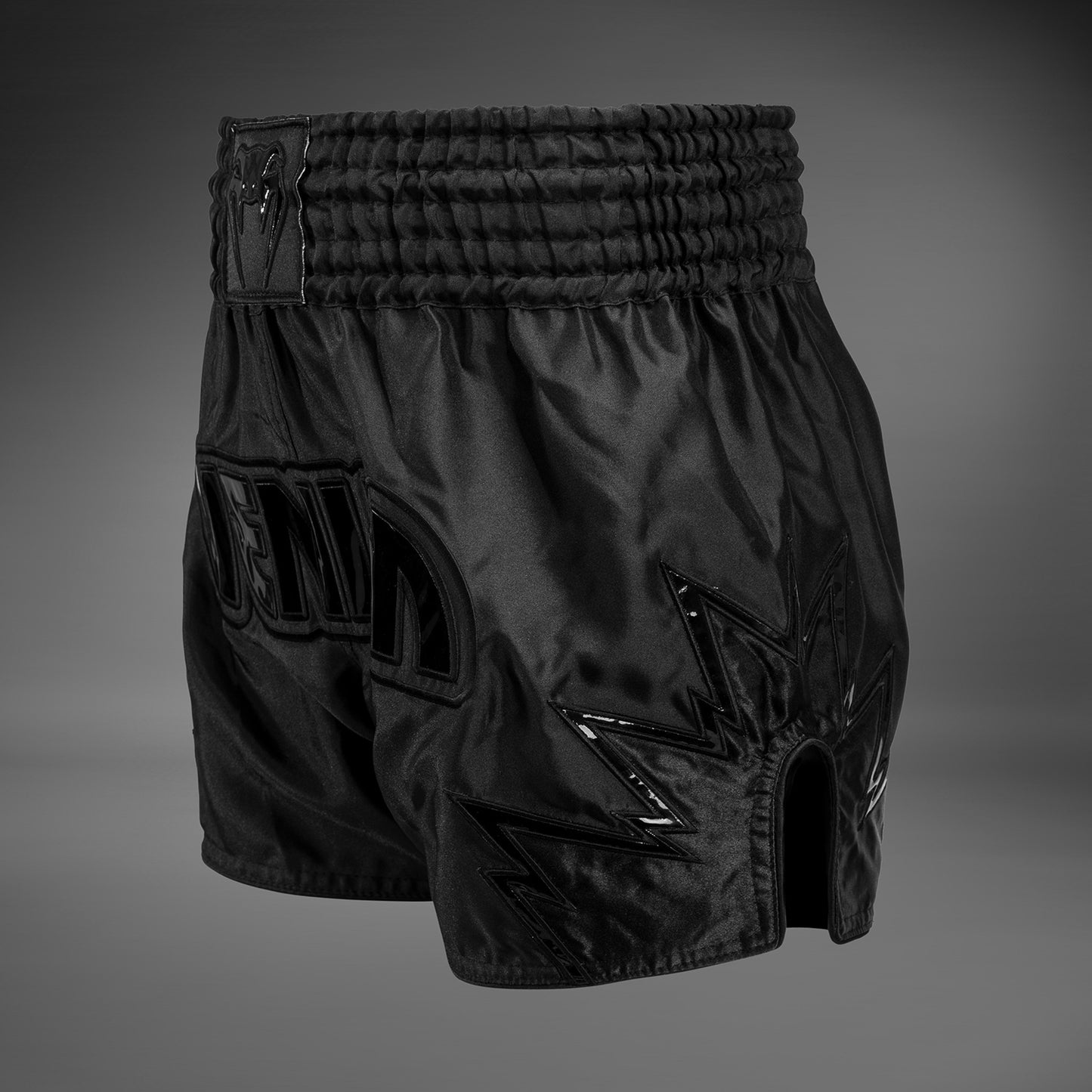 Pantalones cortos de Muay Thai Venum Inferno - Negro/Negro