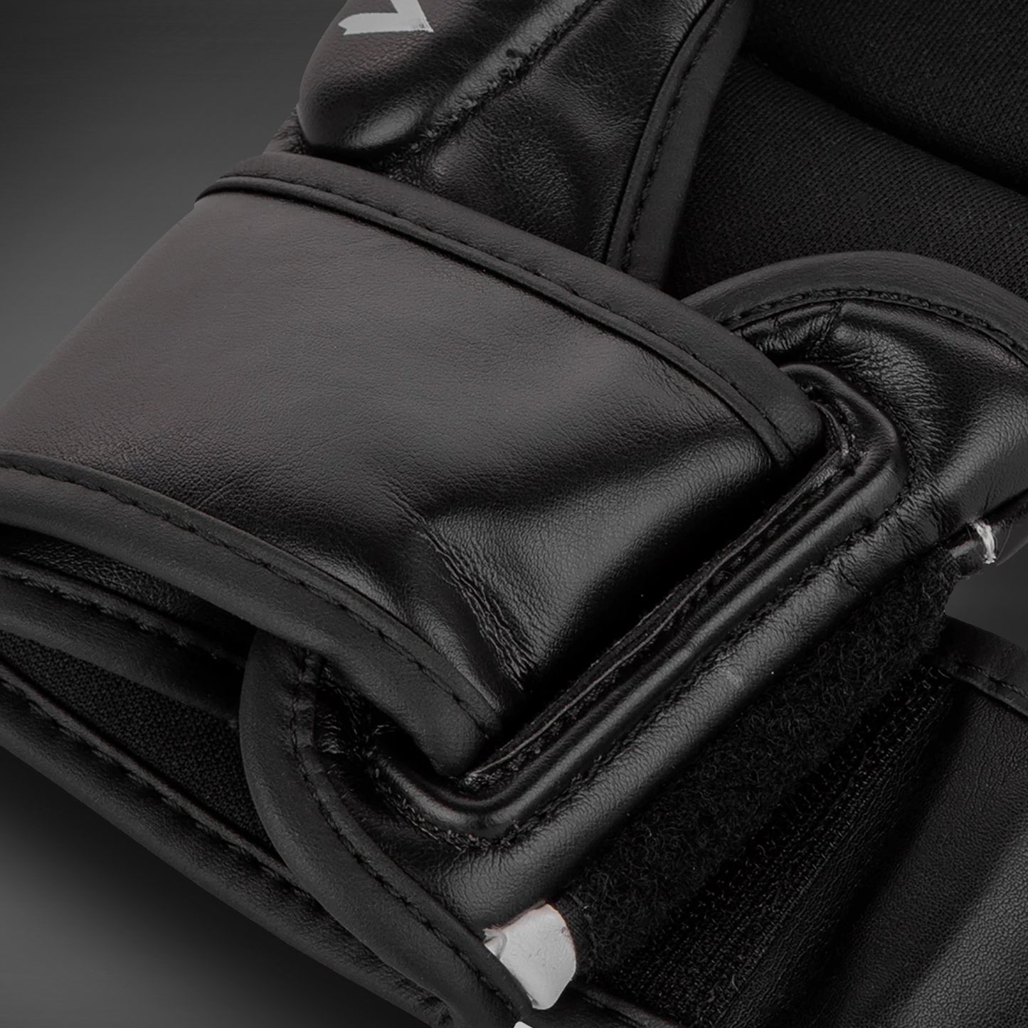 Venum Challenger 3.0 Guantes de Enfrentamiento - Blanco/Negro