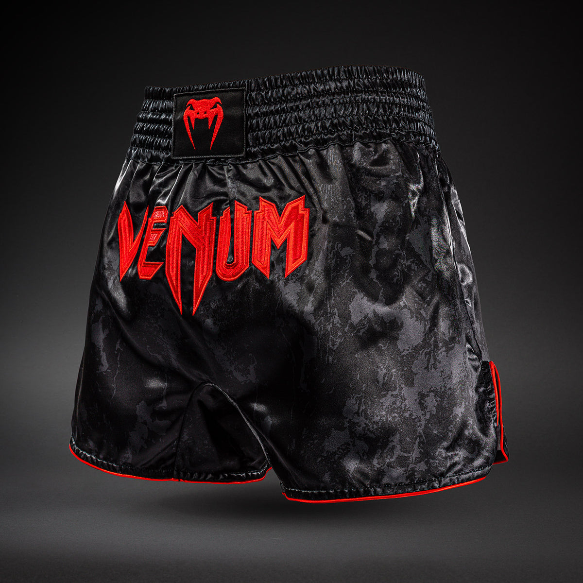 Venum x Batman Short de Muay Thai - Negro/Rojo