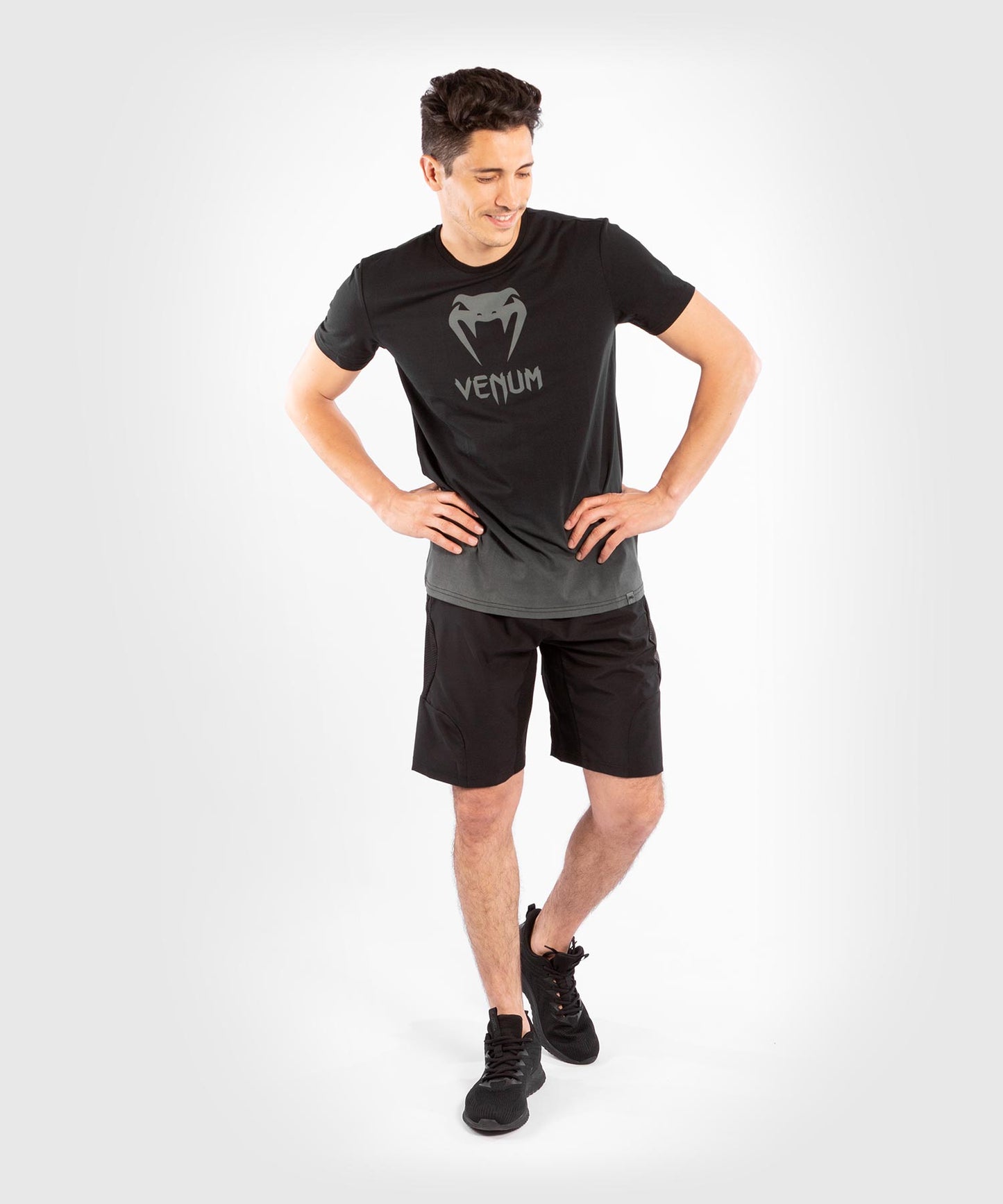 Camiseta Venum Classic - Negro/Gris oscuro